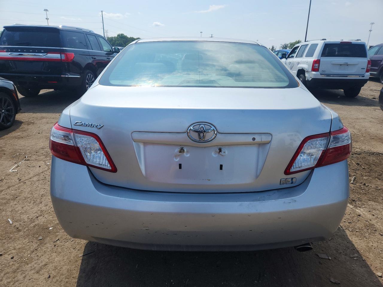 2007 Toyota Camry Hybrid Silver vin: JTNBB46K073032020