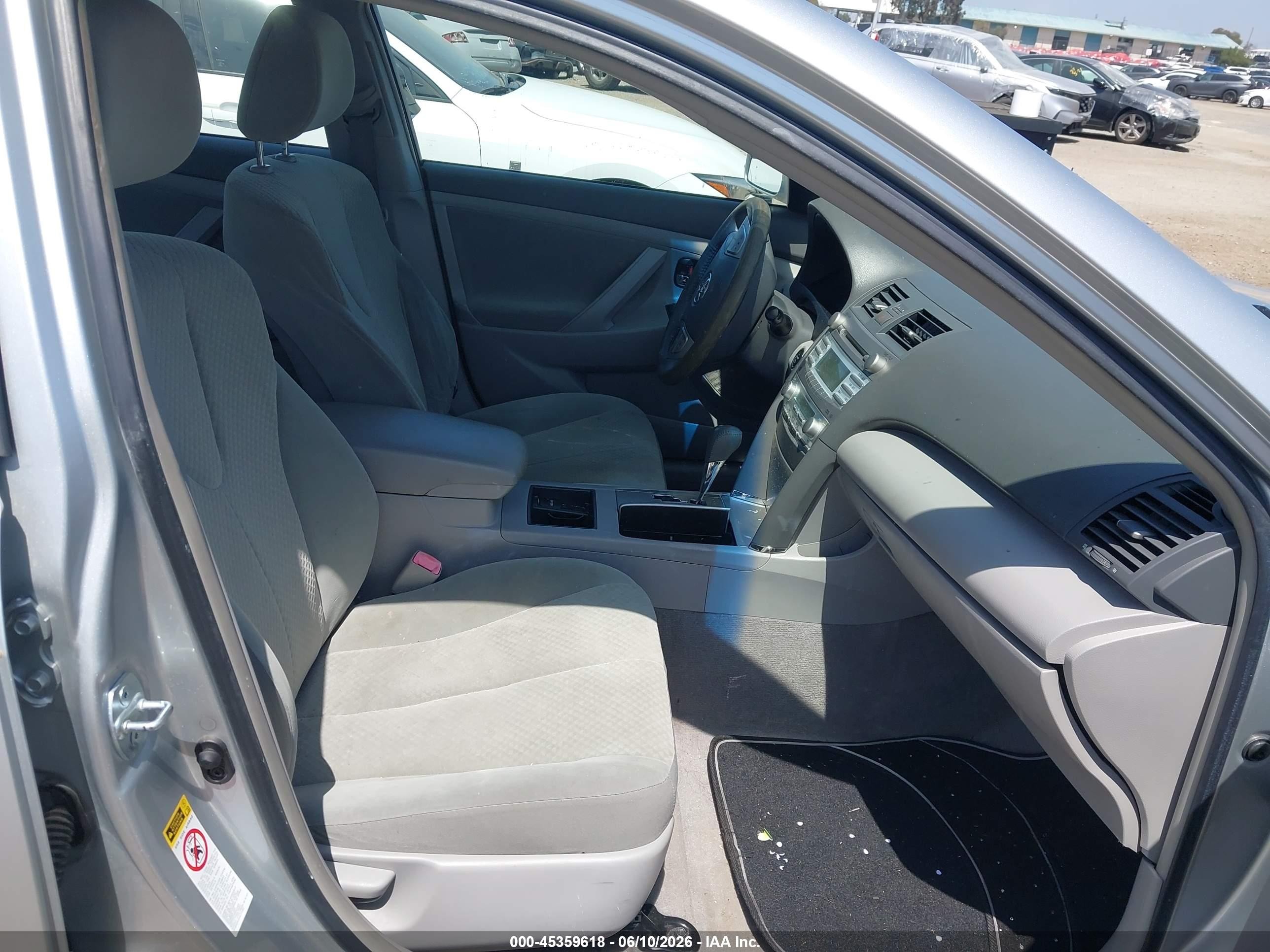 2007 Toyota Camry Hybrid   Silver vin: JTNBB46K073042837
