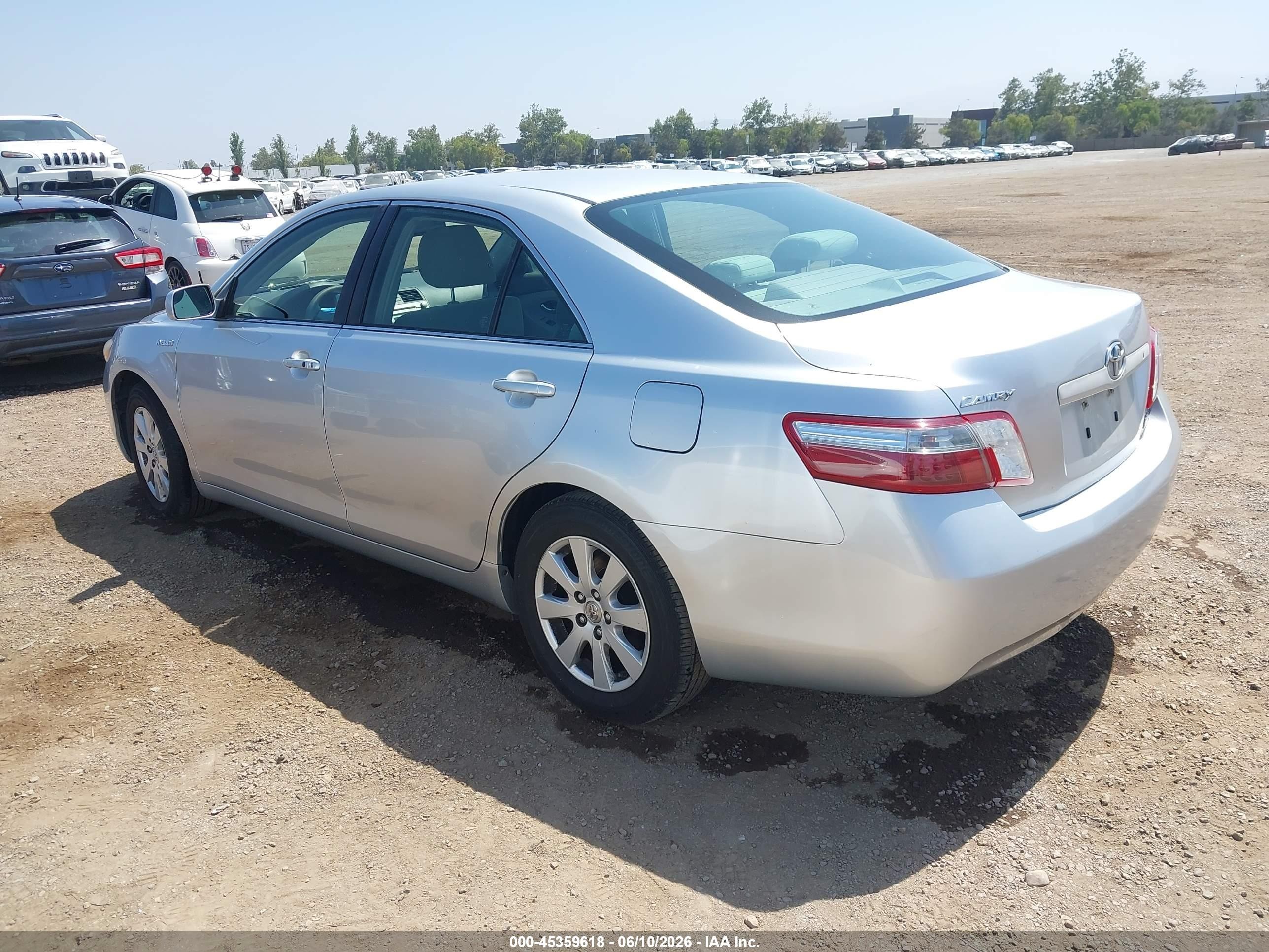 2007 Toyota Camry Hybrid   Silver vin: JTNBB46K073042837