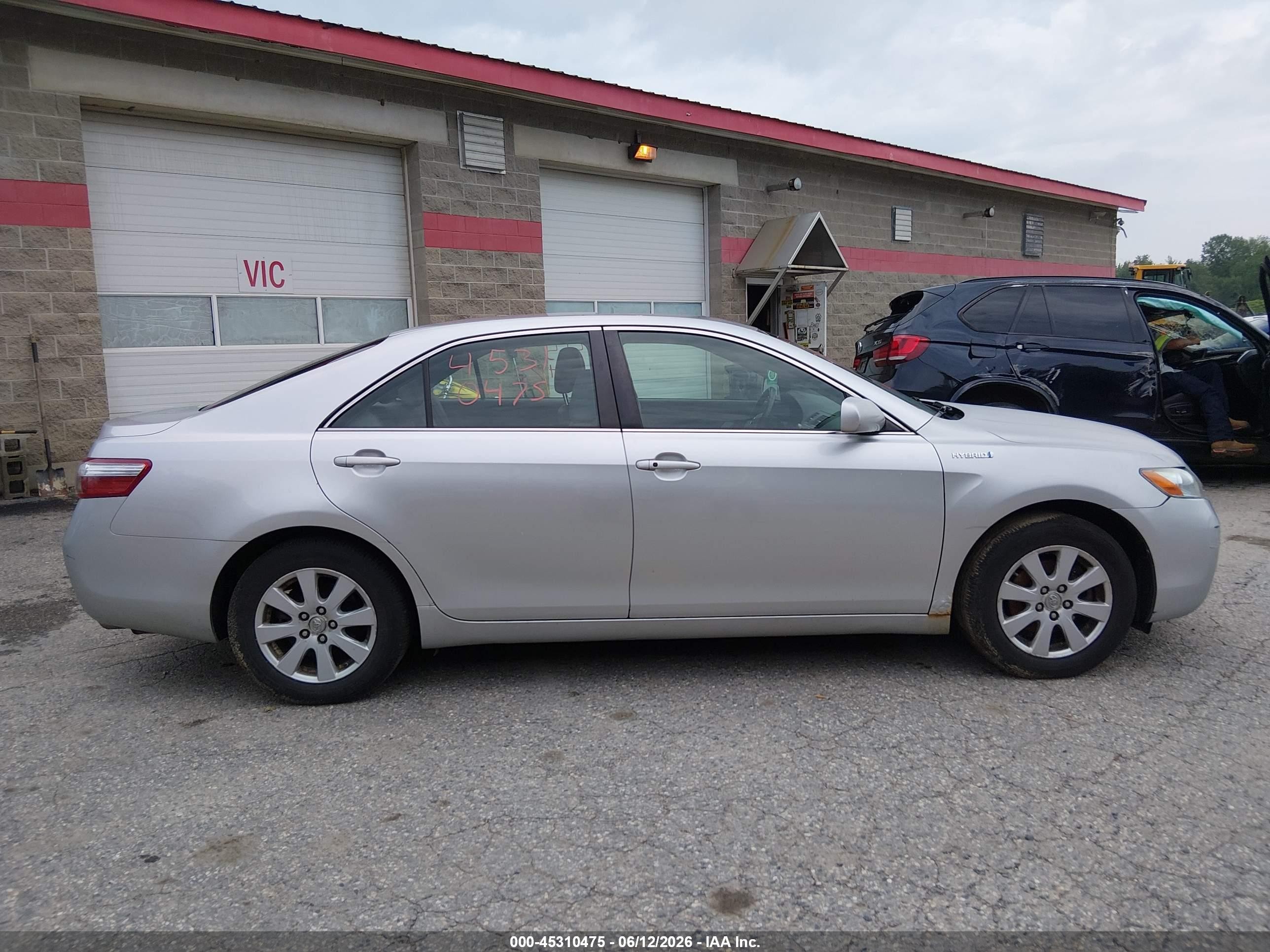 2007 Toyota Camry Hybrid   Silver vin: JTNBB46K073044135