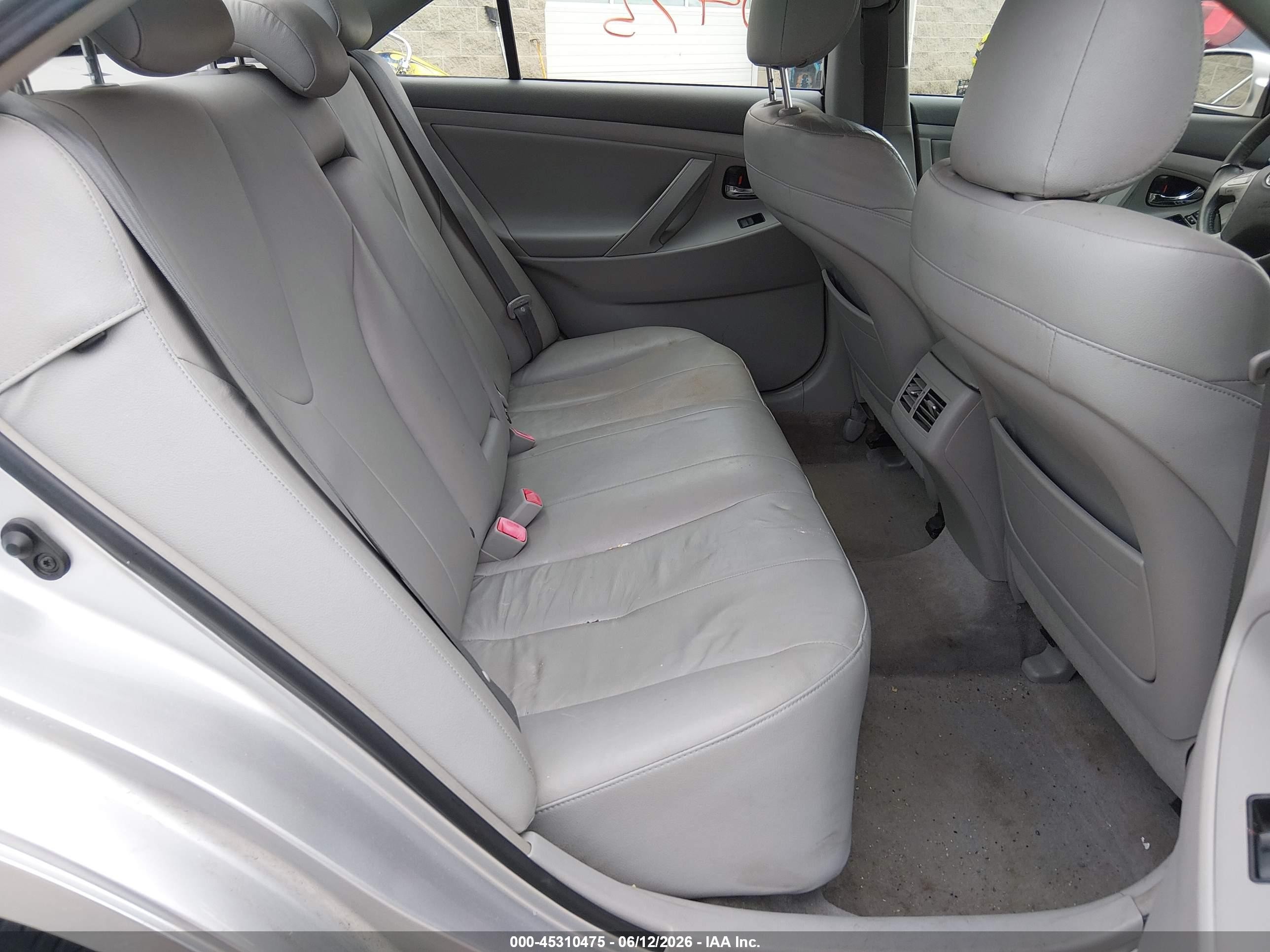 2007 Toyota Camry Hybrid   Silver vin: JTNBB46K073044135