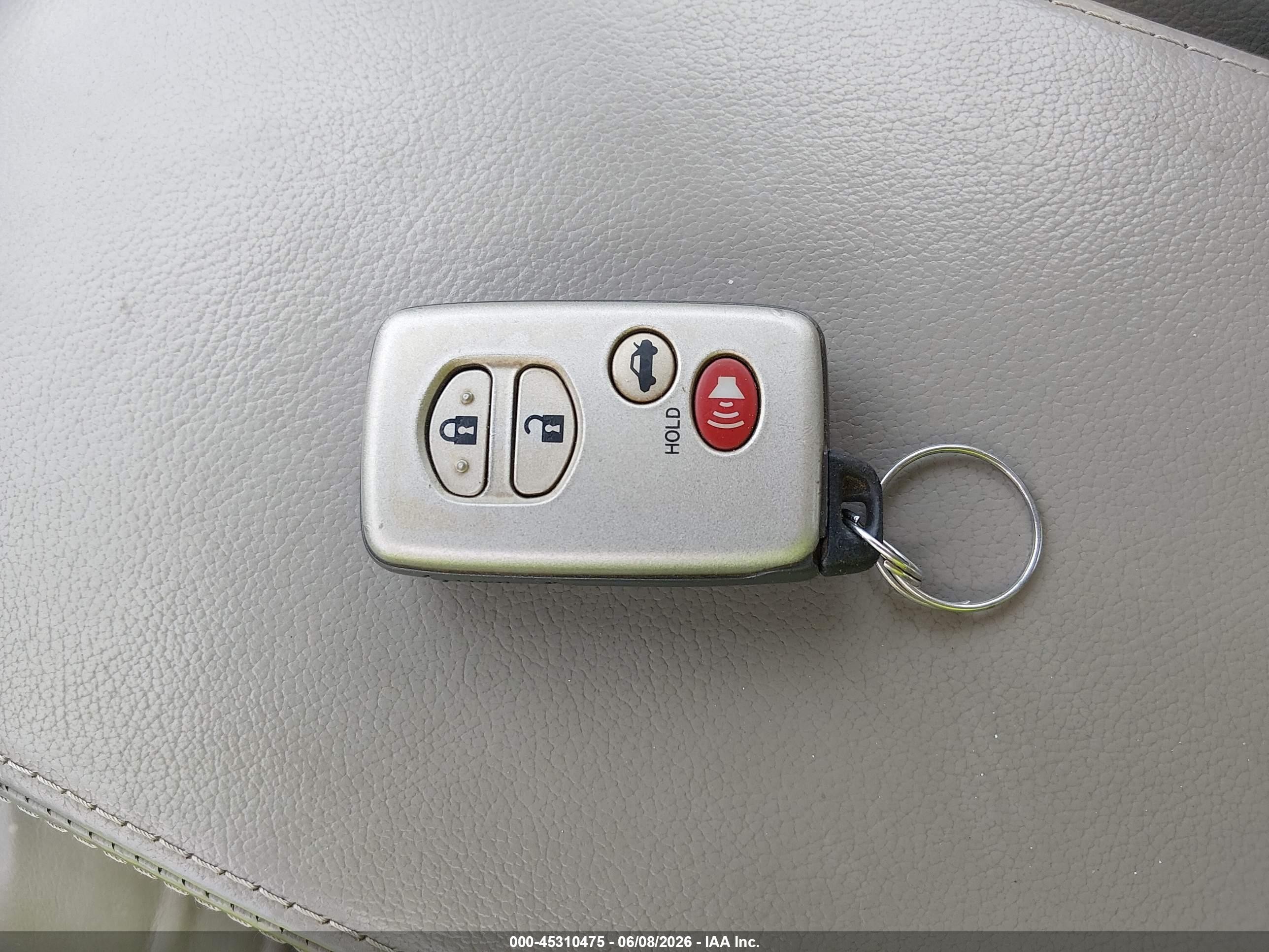 2007 Toyota Camry Hybrid   Silver vin: JTNBB46K073044135