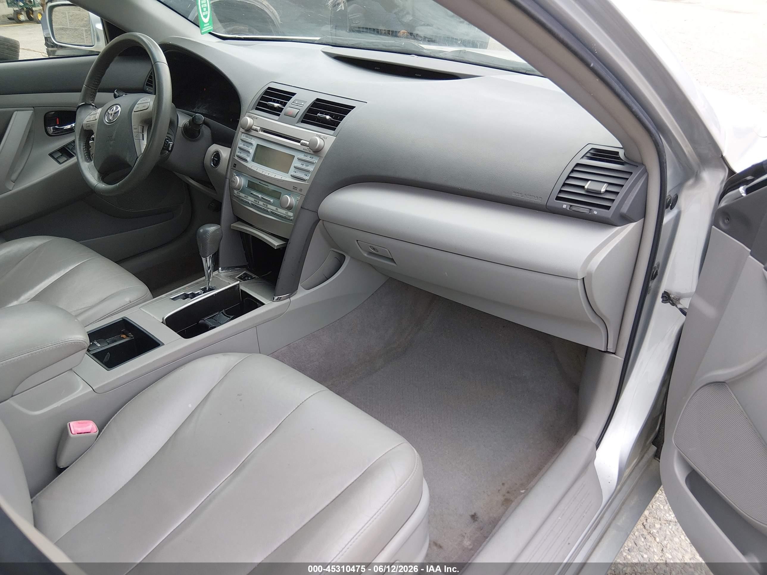 2007 Toyota Camry Hybrid   Silver vin: JTNBB46K073044135