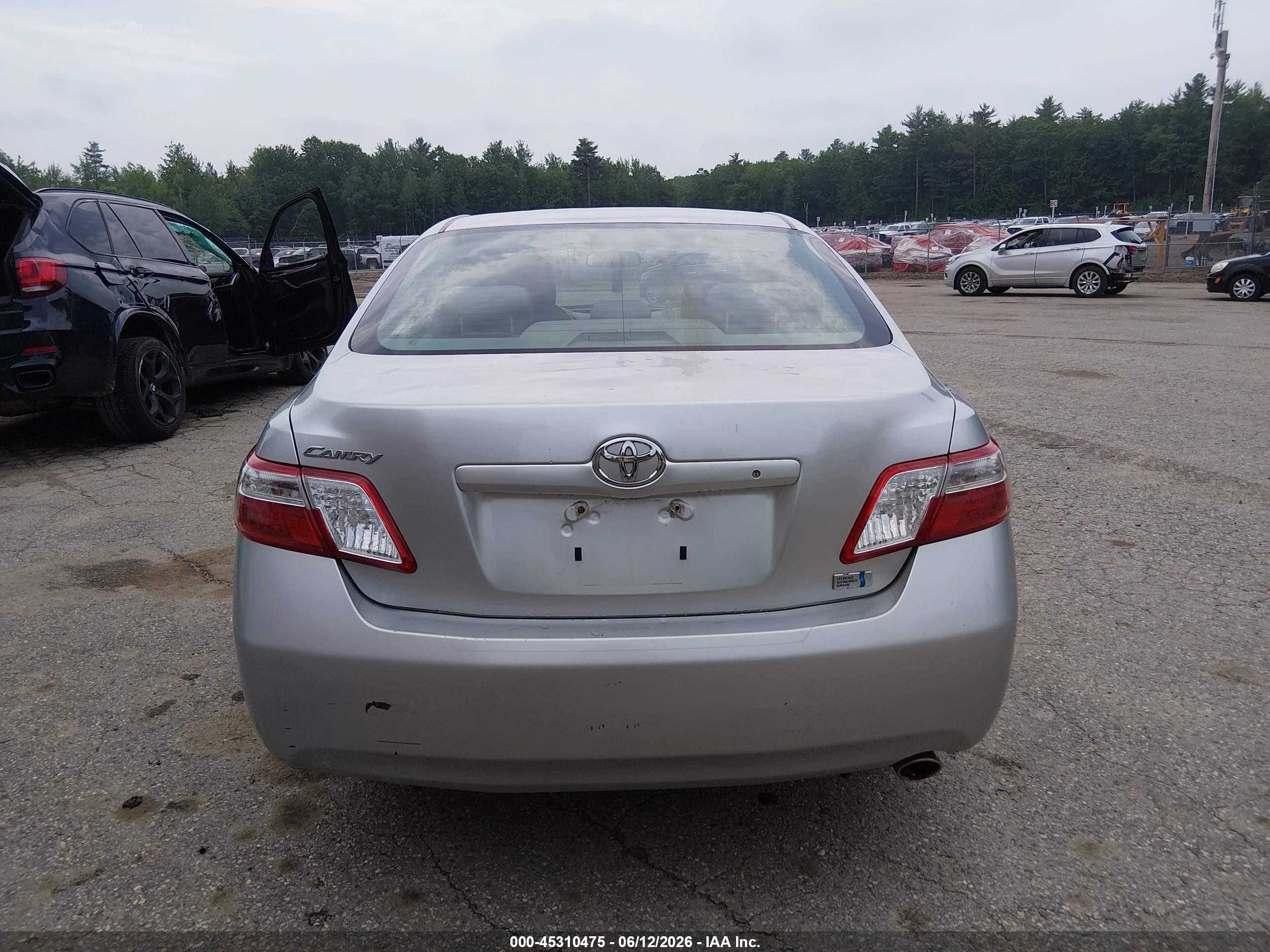 2007 Toyota Camry Hybrid   Silver vin: JTNBB46K073044135
