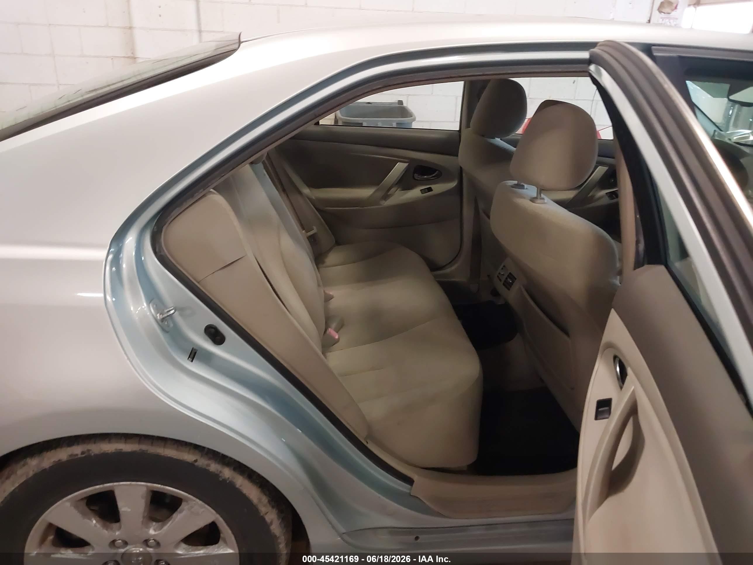 2008 Toyota Camry Hybrid Blue vin: JTNBB46K083045772