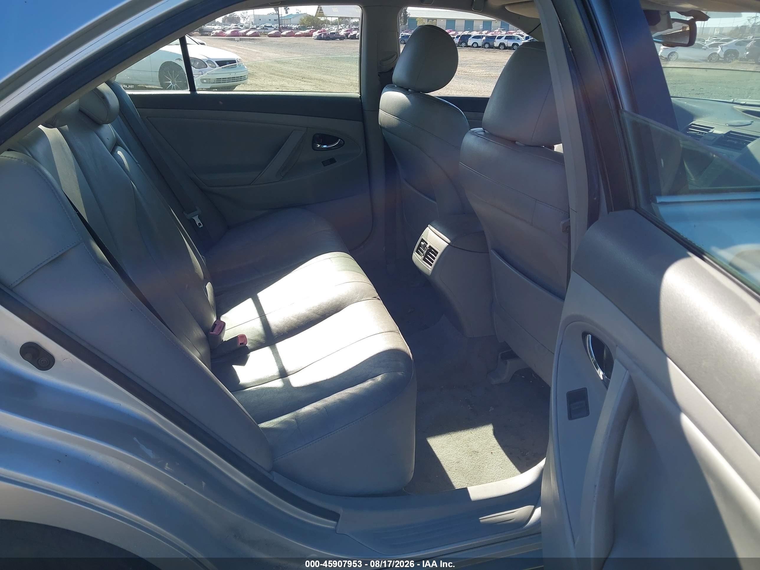 2007 Toyota Camry Hybrid Silver vin: JTNBB46K173027487