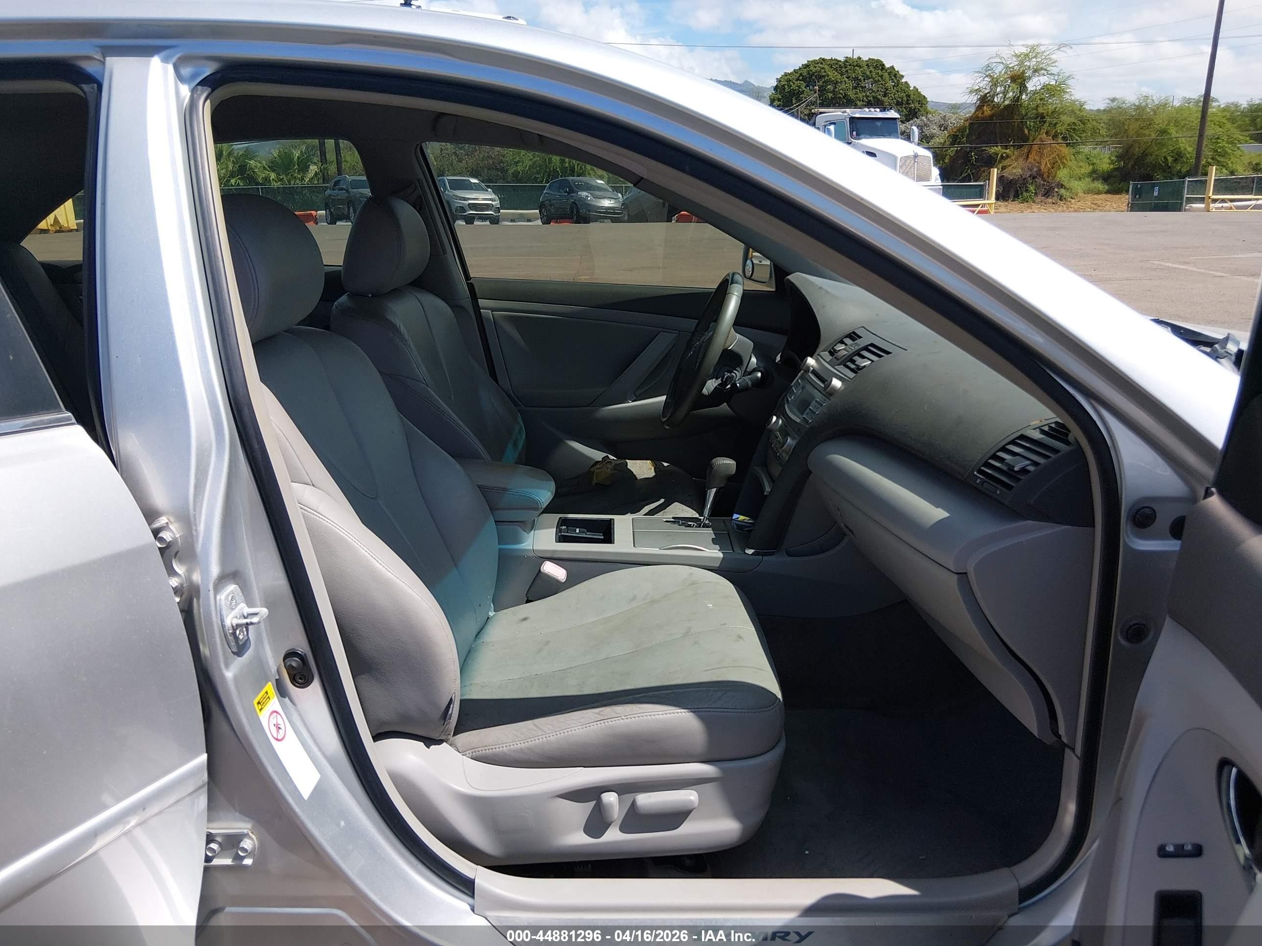 2007 Toyota Camry Hybrid   Gray vin: JTNBB46K173035282