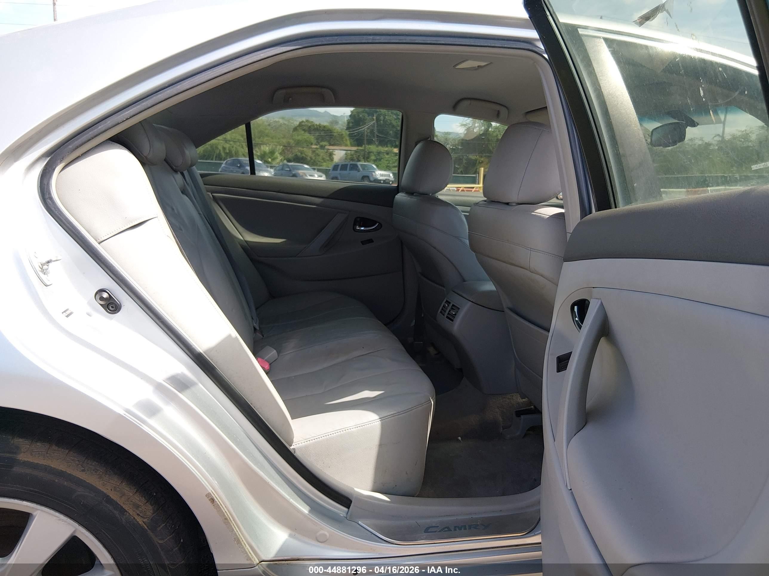 2007 Toyota Camry Hybrid   Gray vin: JTNBB46K173035282