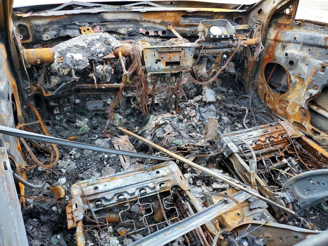 2007 Toyota Camry Hybrid Burn vin: JTNBB46K173039655
