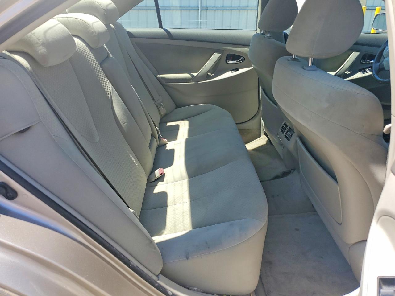 2007 Toyota Camry Hybrid Gold vin: JTNBB46K373016331