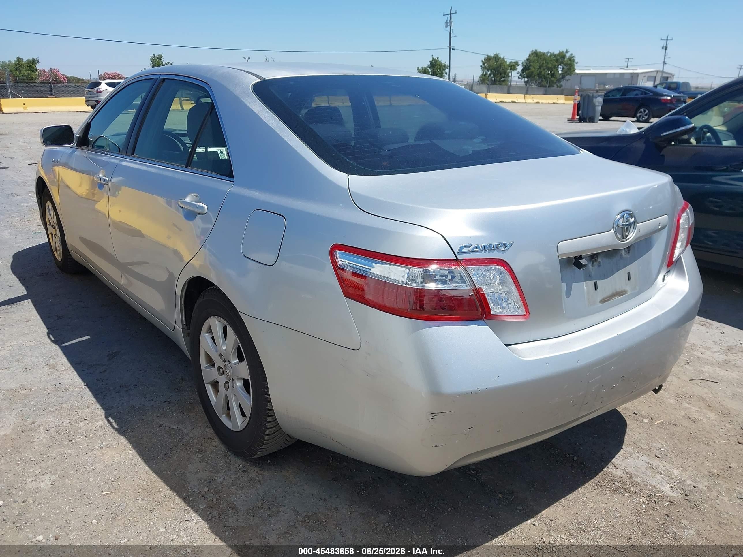 2007 Toyota Camry Hybrid   Silver vin: JTNBB46K373041455