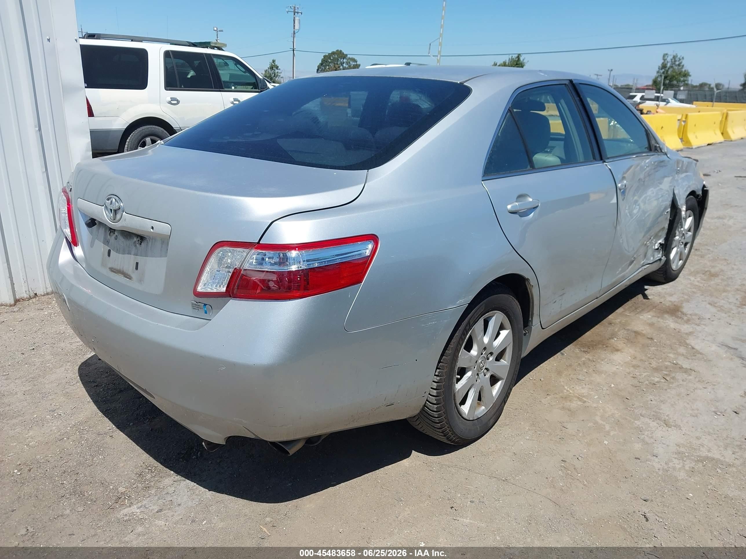 2007 Toyota Camry Hybrid   Silver vin: JTNBB46K373041455