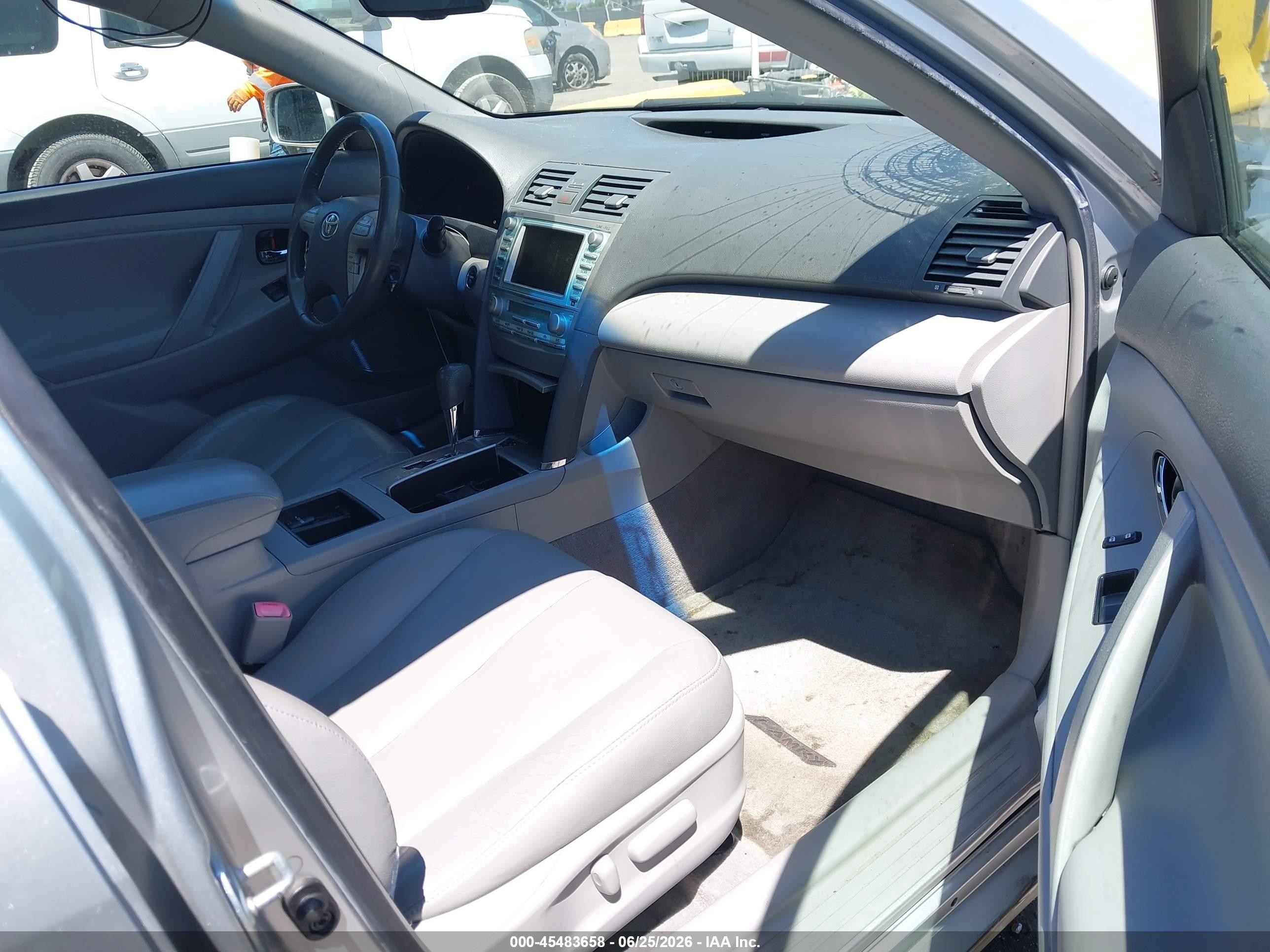 2007 Toyota Camry Hybrid   Silver vin: JTNBB46K373041455