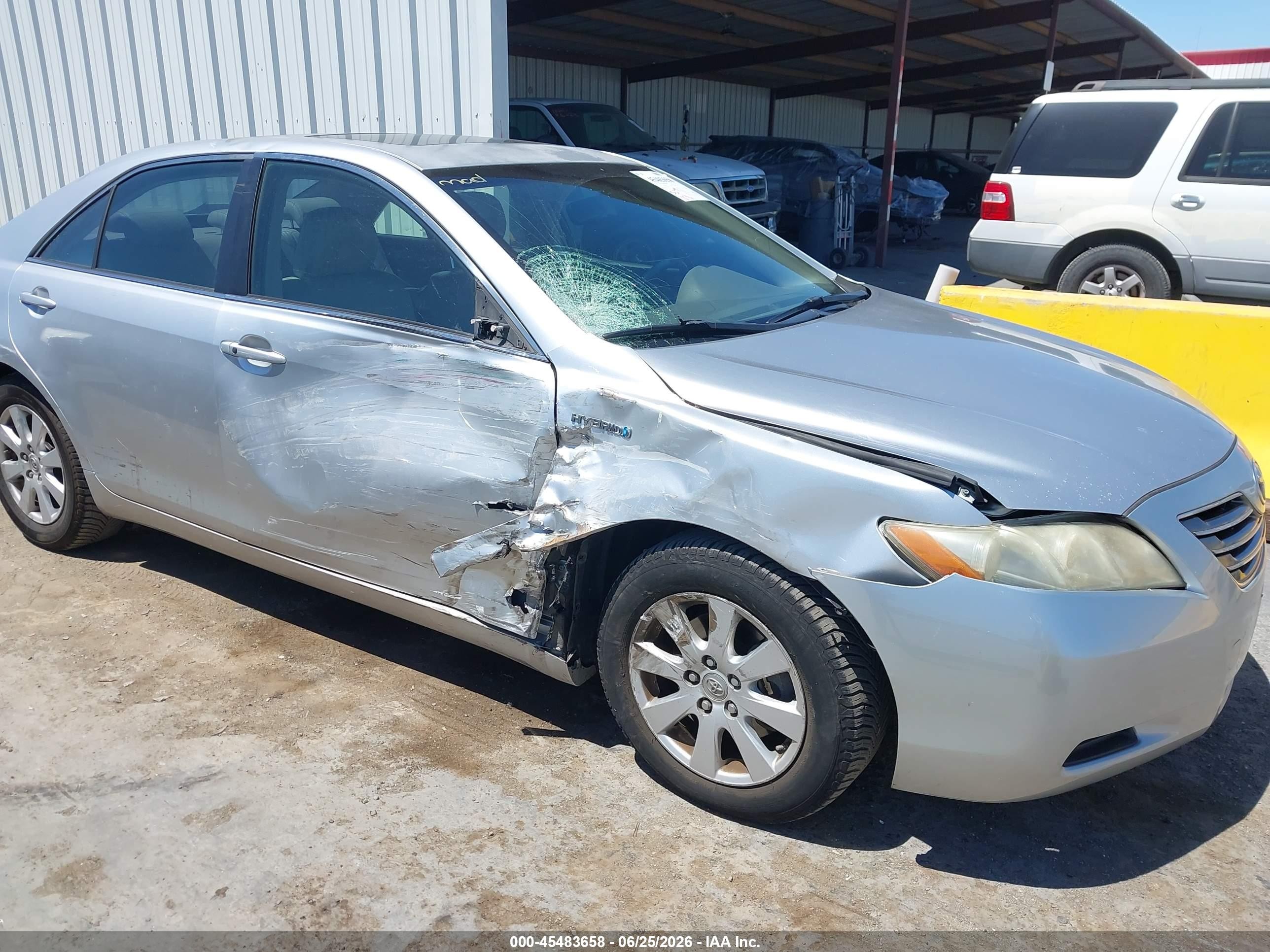 2007 Toyota Camry Hybrid   Silver vin: JTNBB46K373041455
