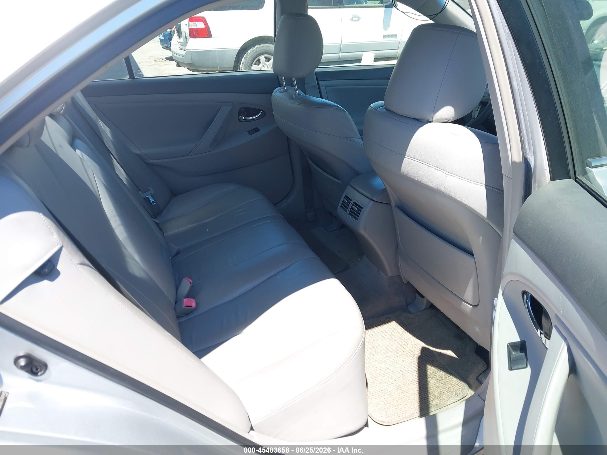 2007 Toyota Camry Hybrid   Silver vin: JTNBB46K373041455