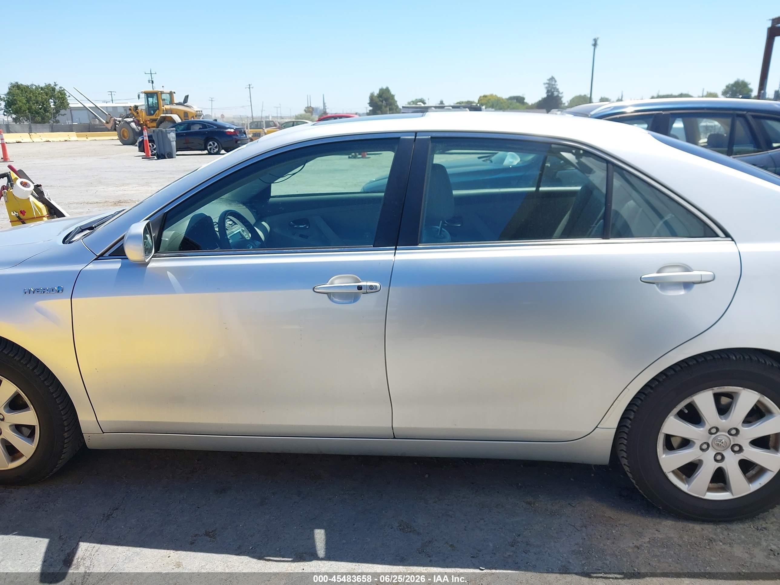 2007 Toyota Camry Hybrid   Silver vin: JTNBB46K373041455
