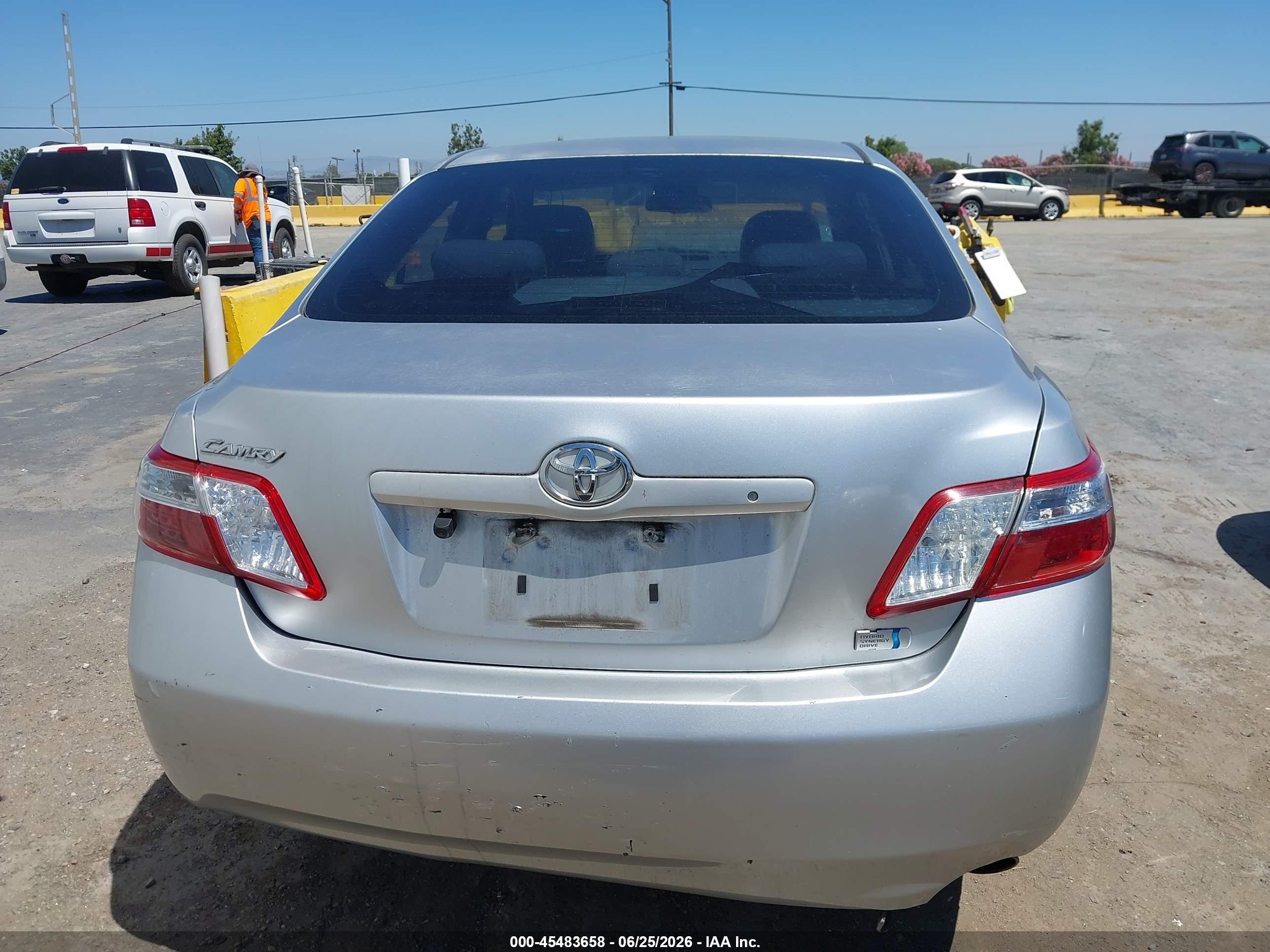 2007 Toyota Camry Hybrid   Silver vin: JTNBB46K373041455