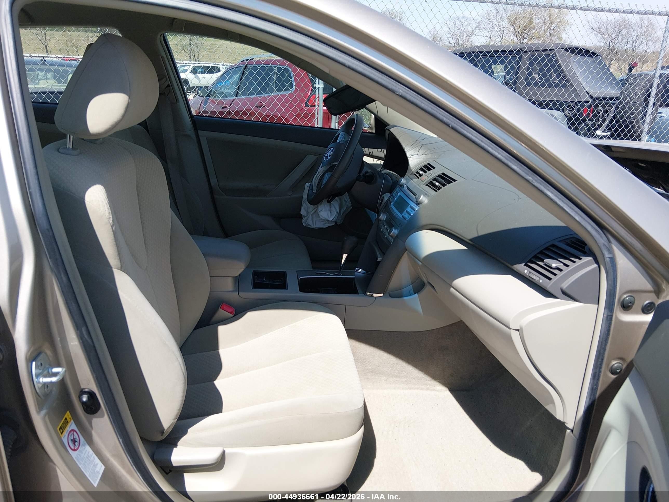 2007 Toyota Camry Hybrid   Золотой vin: JTNBB46K473010084