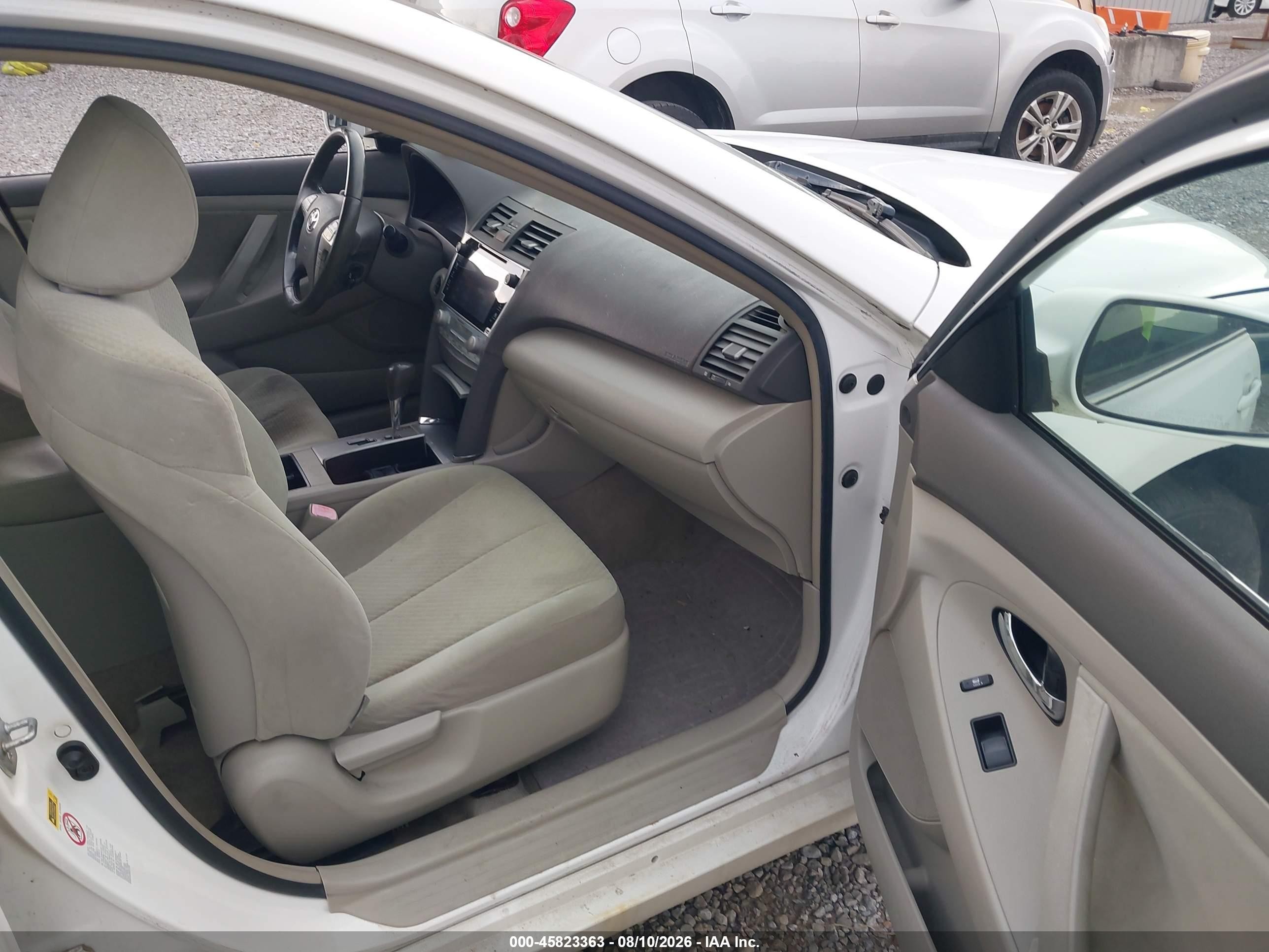 2007 Toyota Camry Hybrid   White vin: JTNBB46K473011882