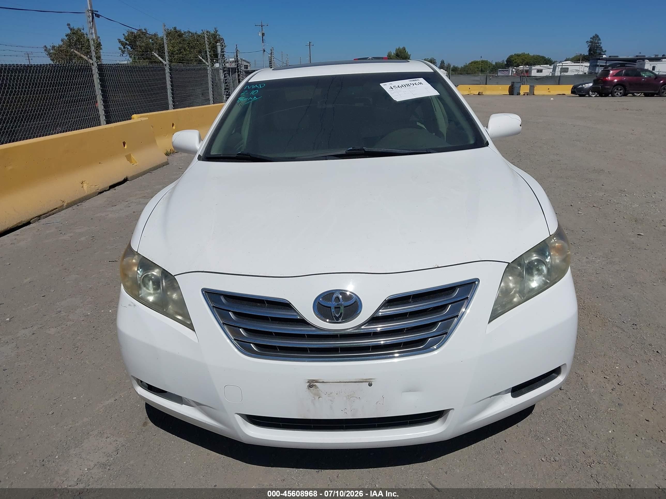 2007 Toyota Camry Hybrid   White vin: JTNBB46K473019531
