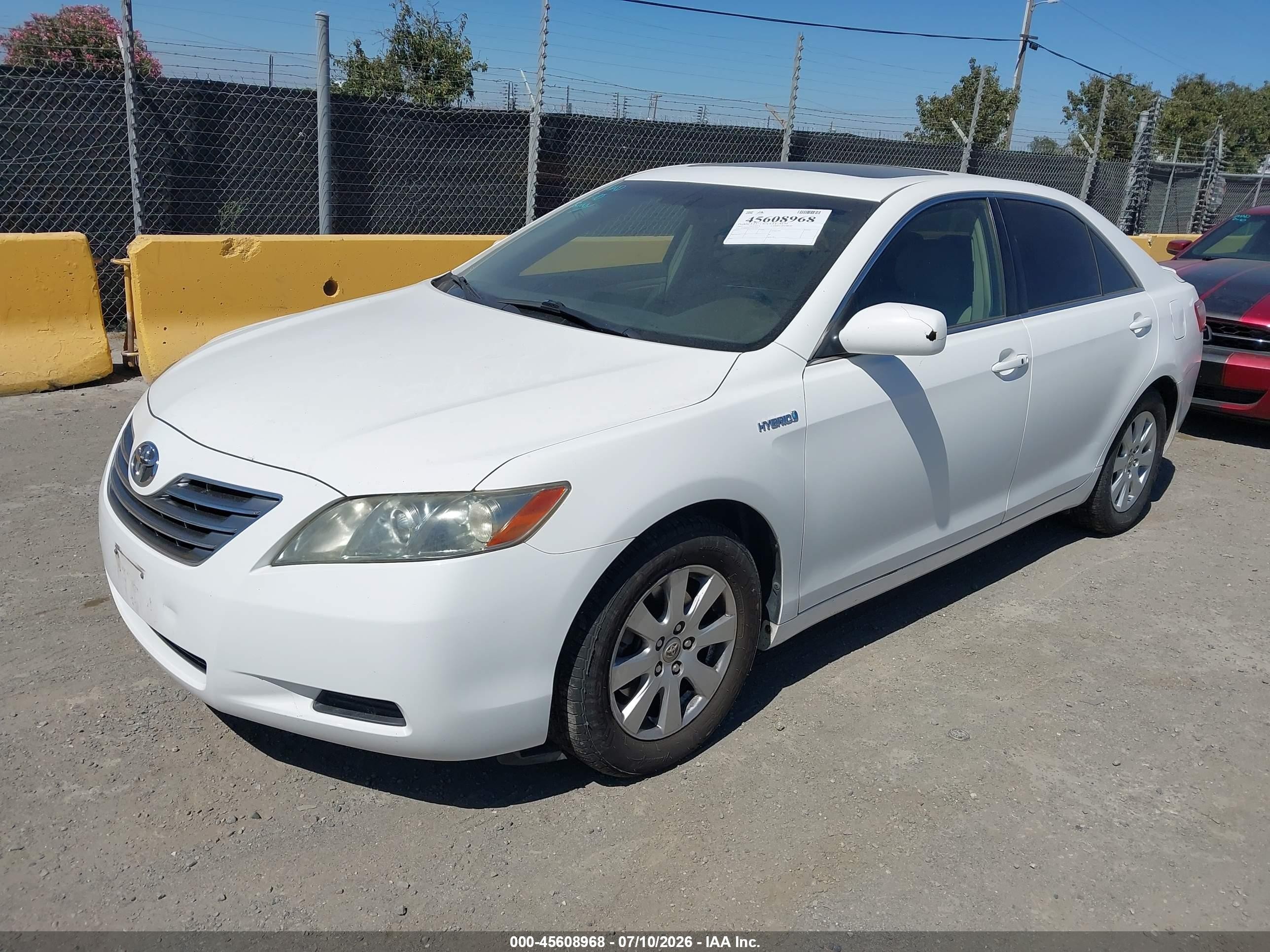 2007 Toyota Camry Hybrid   White vin: JTNBB46K473019531