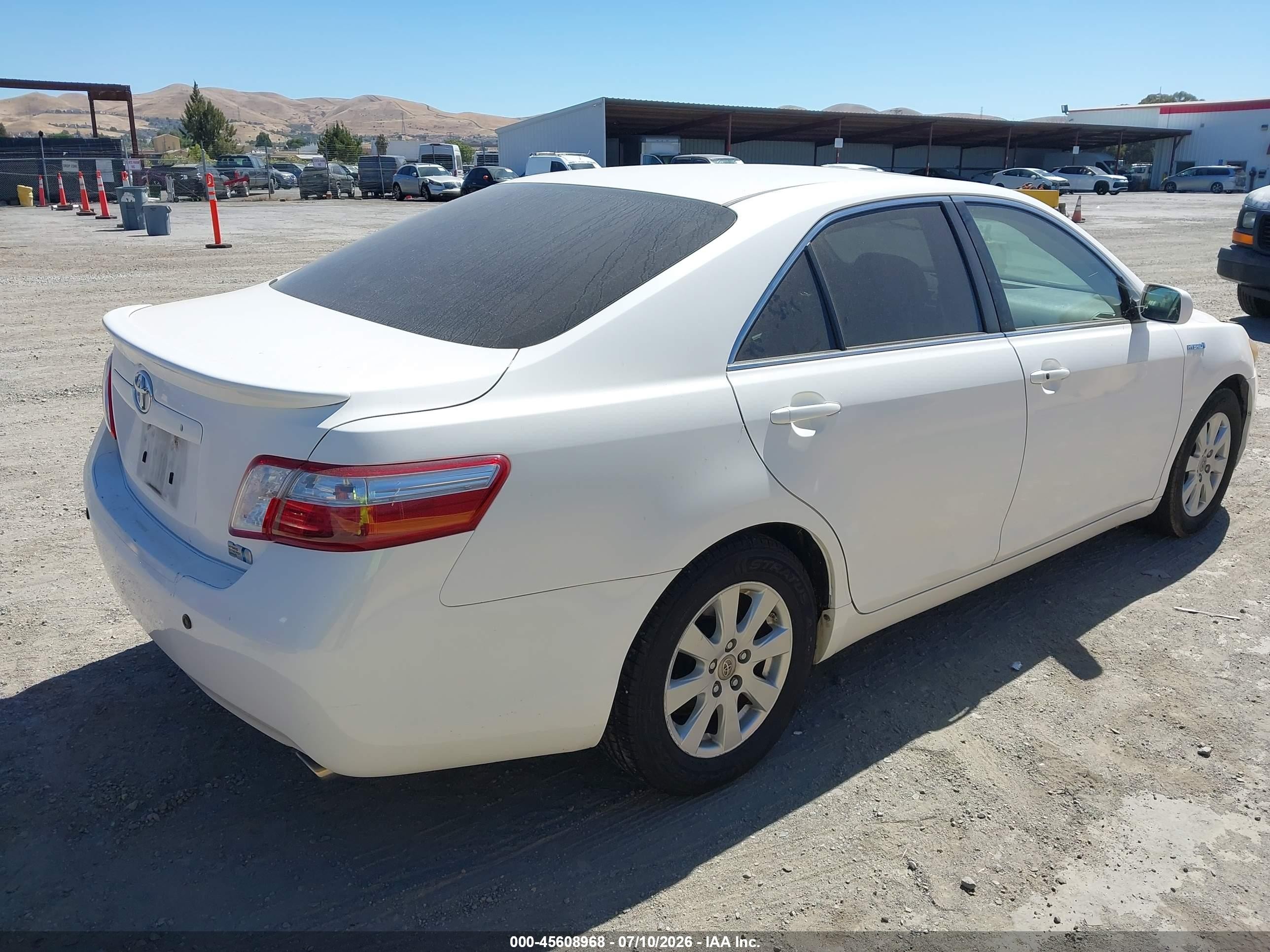 2007 Toyota Camry Hybrid   White vin: JTNBB46K473019531