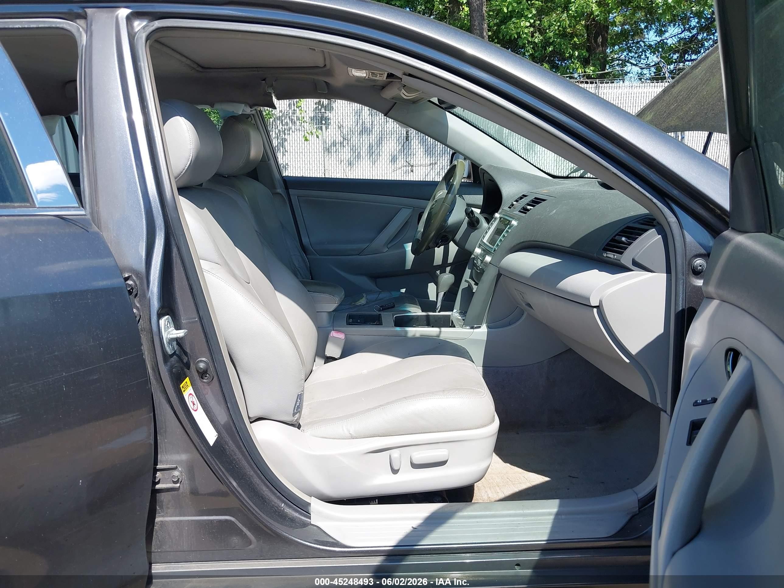 2007 Toyota Camry Hybrid   Серый vin: JTNBB46K473033560