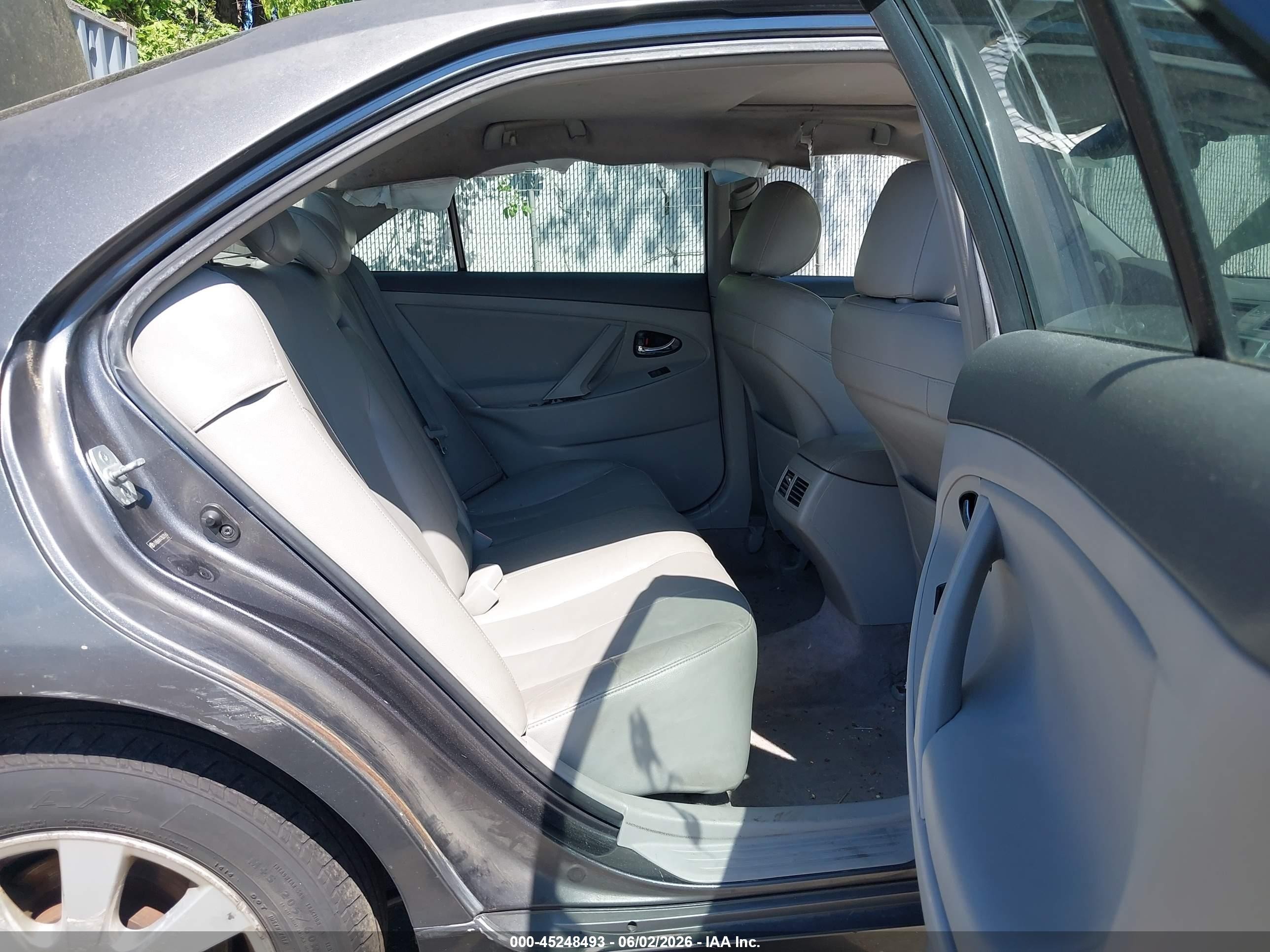 2007 Toyota Camry Hybrid   Серый vin: JTNBB46K473033560