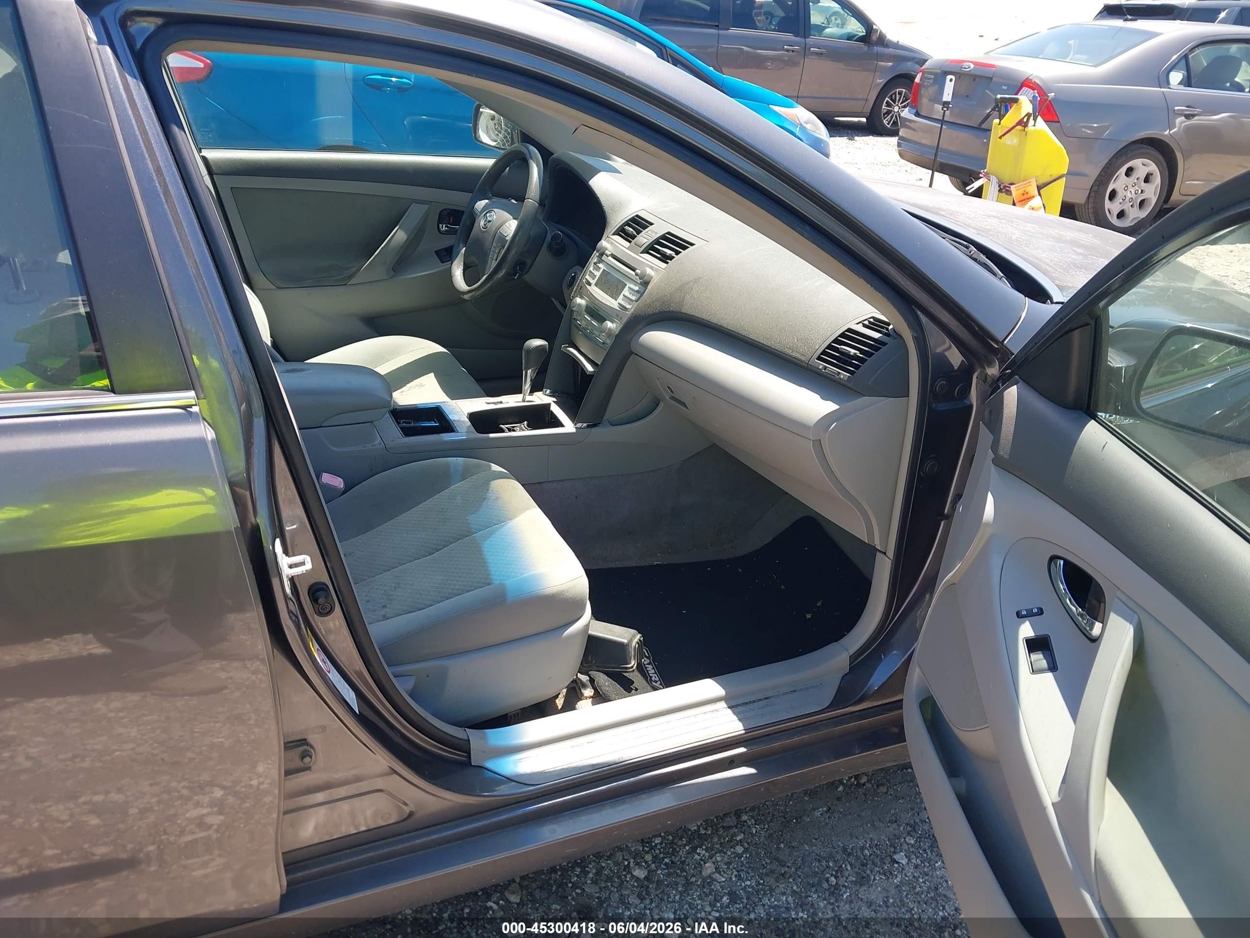 2008 Toyota Camry Hybrid   Gray vin: JTNBB46K483046147