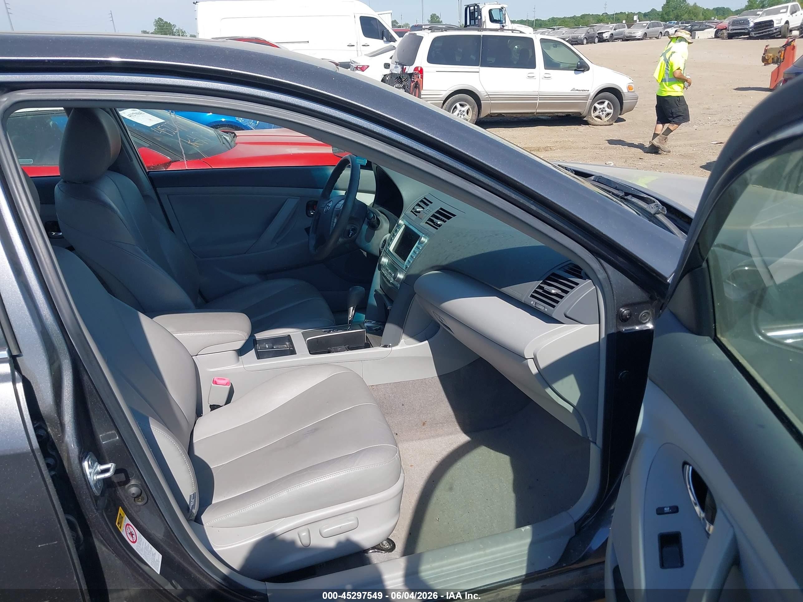 2007 Toyota Camry Hybrid   Gray vin: JTNBB46K673004075