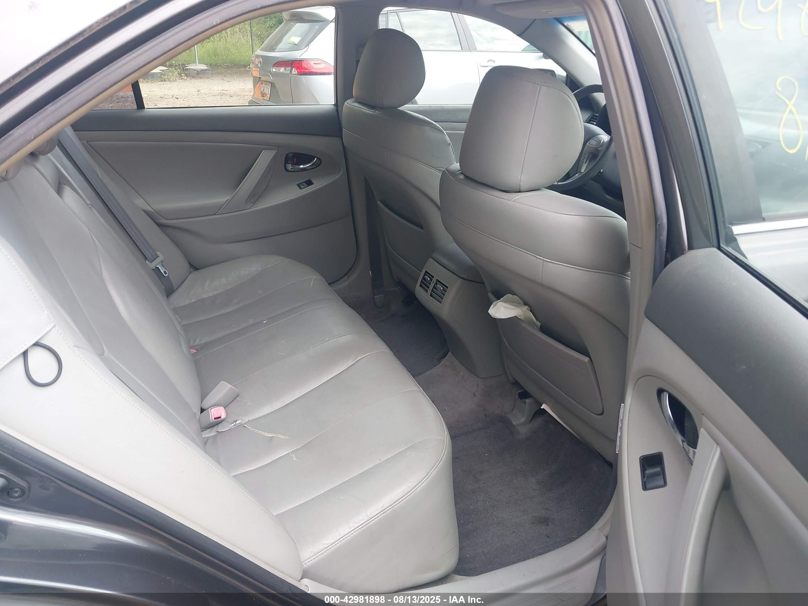 2007 Toyota Camry Hybrid   Gray vin: JTNBB46K673033124