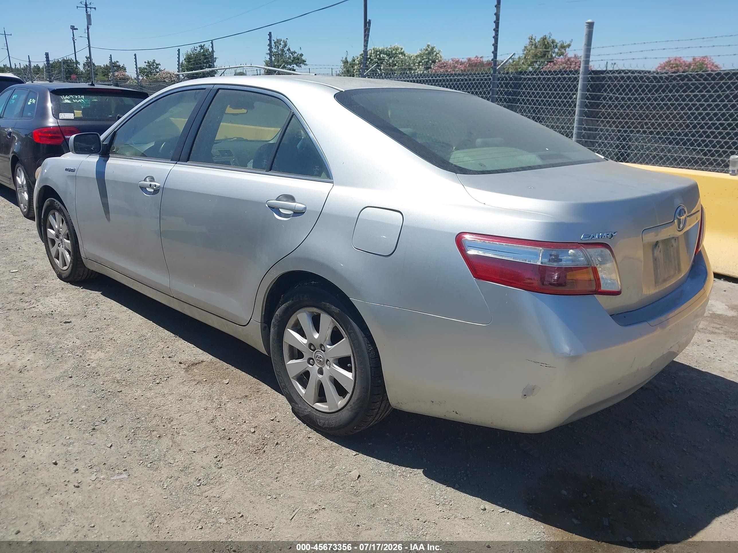 2007 Toyota Camry Hybrid   Silver vin: JTNBB46K673042700