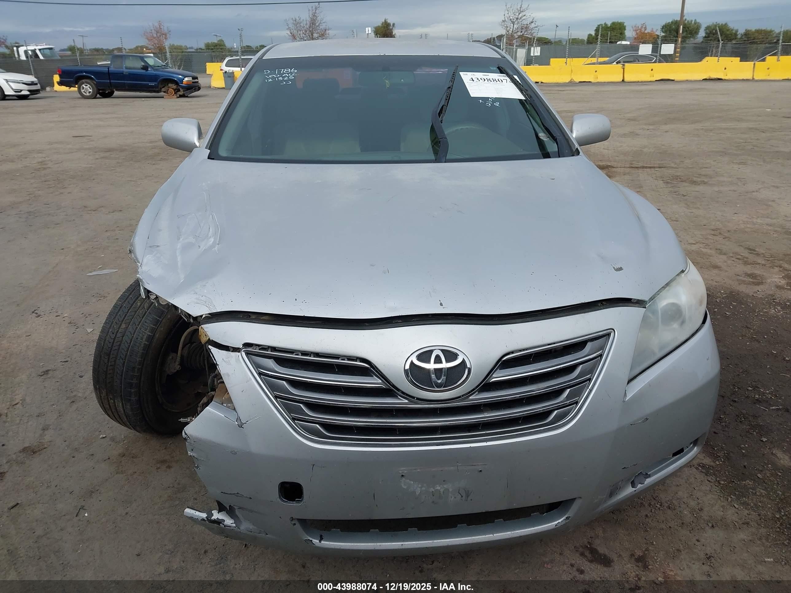 2007 Toyota Camry Hybrid   Silver vin: JTNBB46K773028336