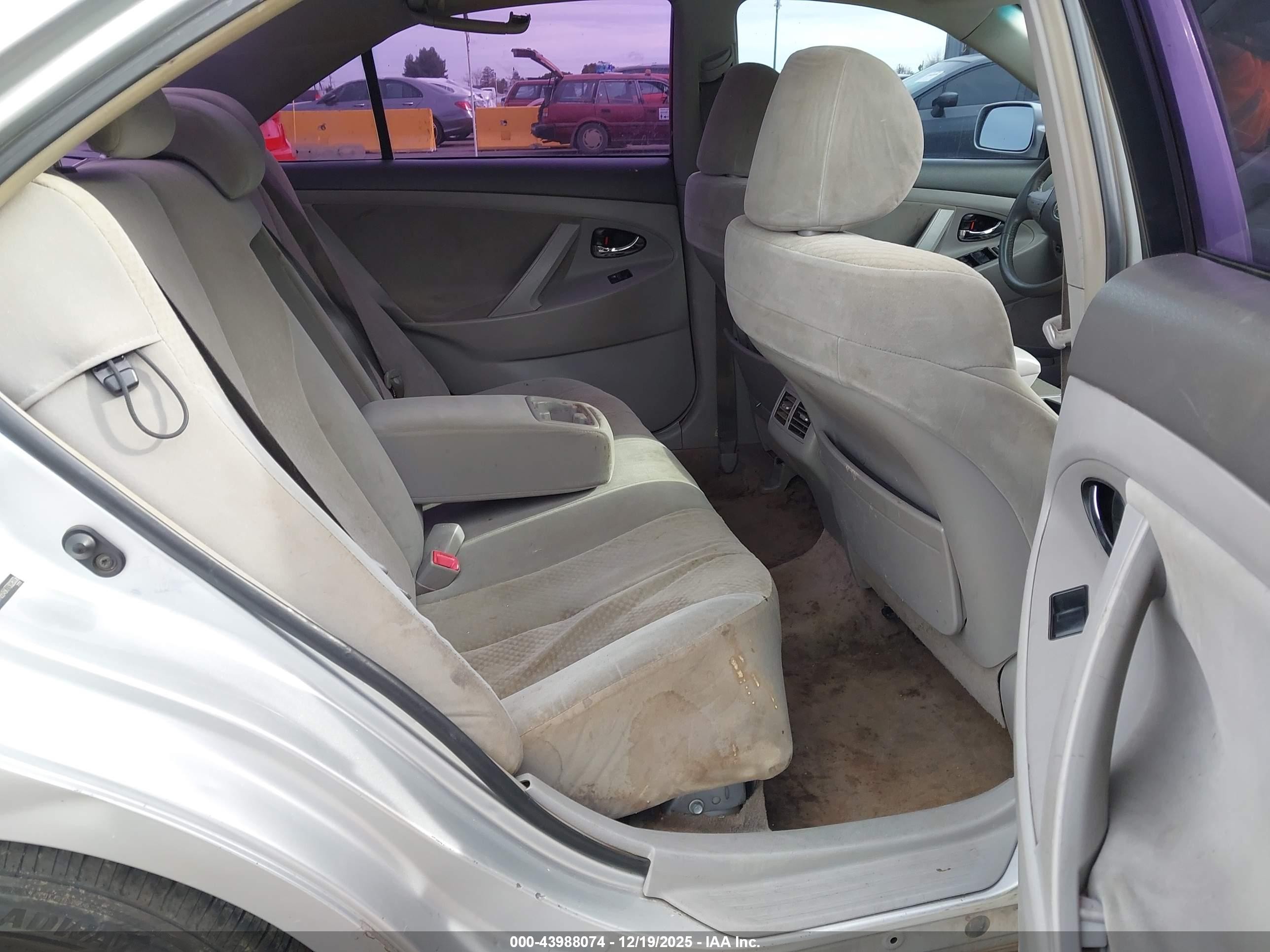 2007 Toyota Camry Hybrid   Silver vin: JTNBB46K773028336