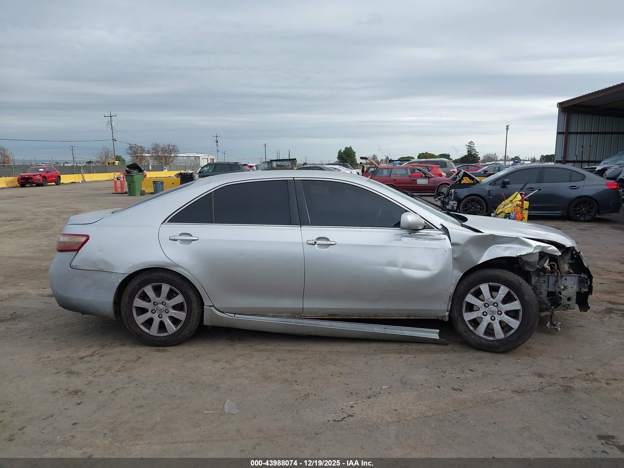 2007 Toyota Camry Hybrid   Silver vin: JTNBB46K773028336