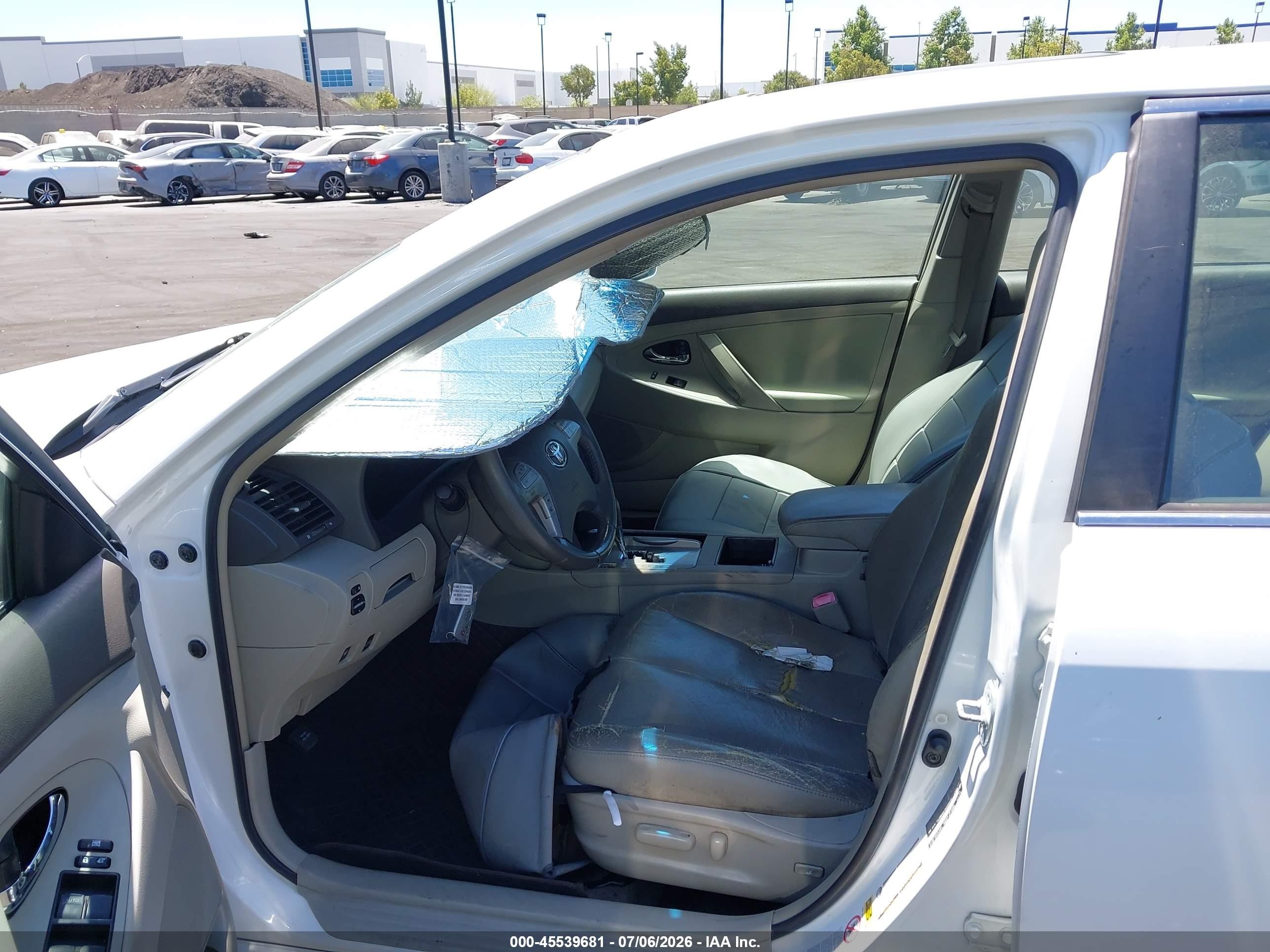2008 Toyota Camry Hybrid   White vin: JTNBB46K783048930