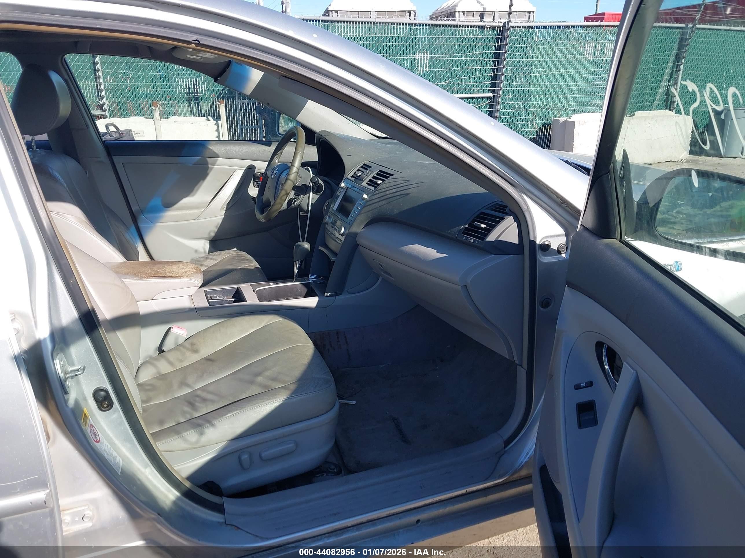 2007 Toyota Camry Hybrid   Silver vin: JTNBB46K873004529