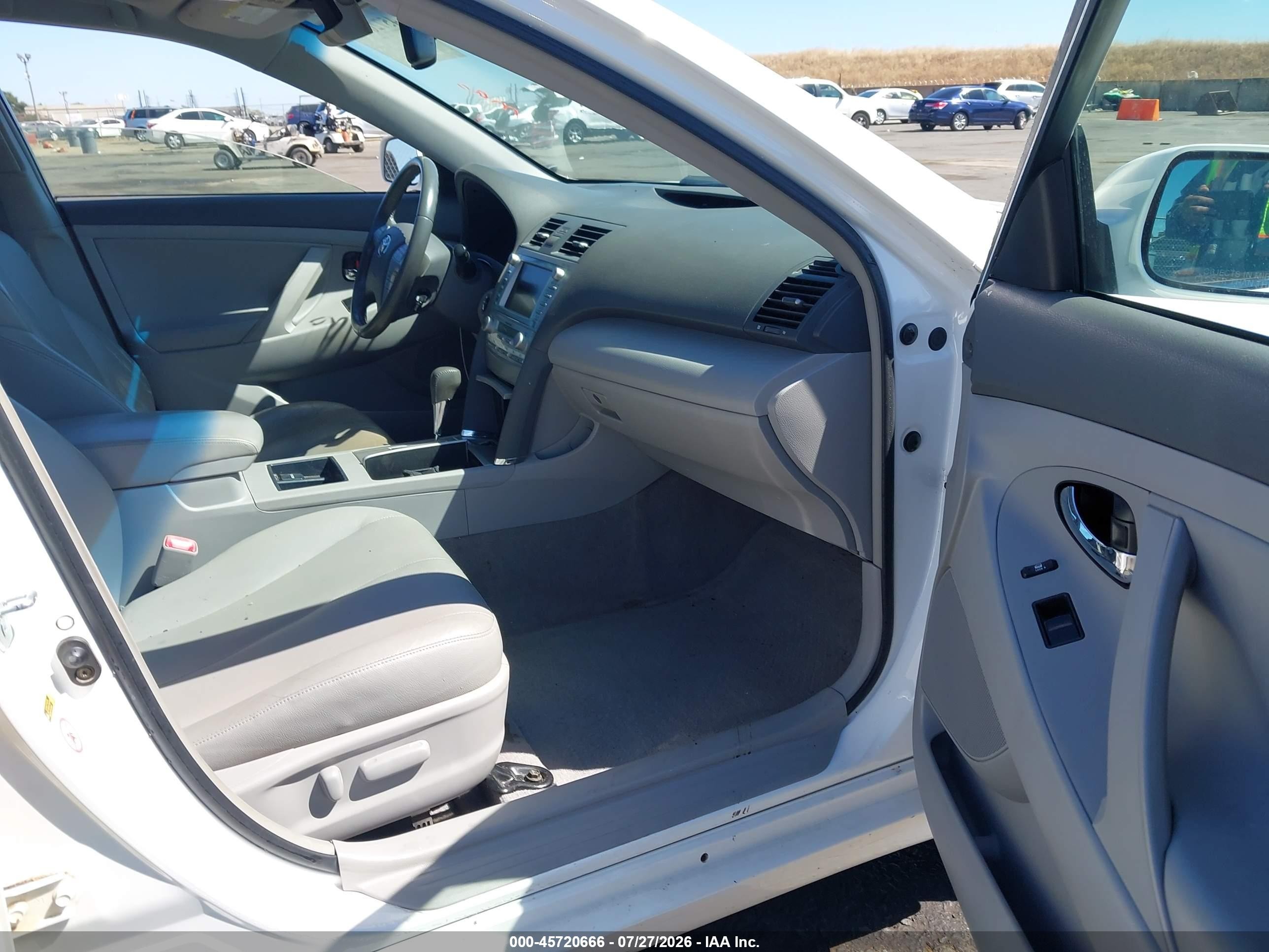 2007 Toyota Camry Hybrid   White vin: JTNBB46K873010217