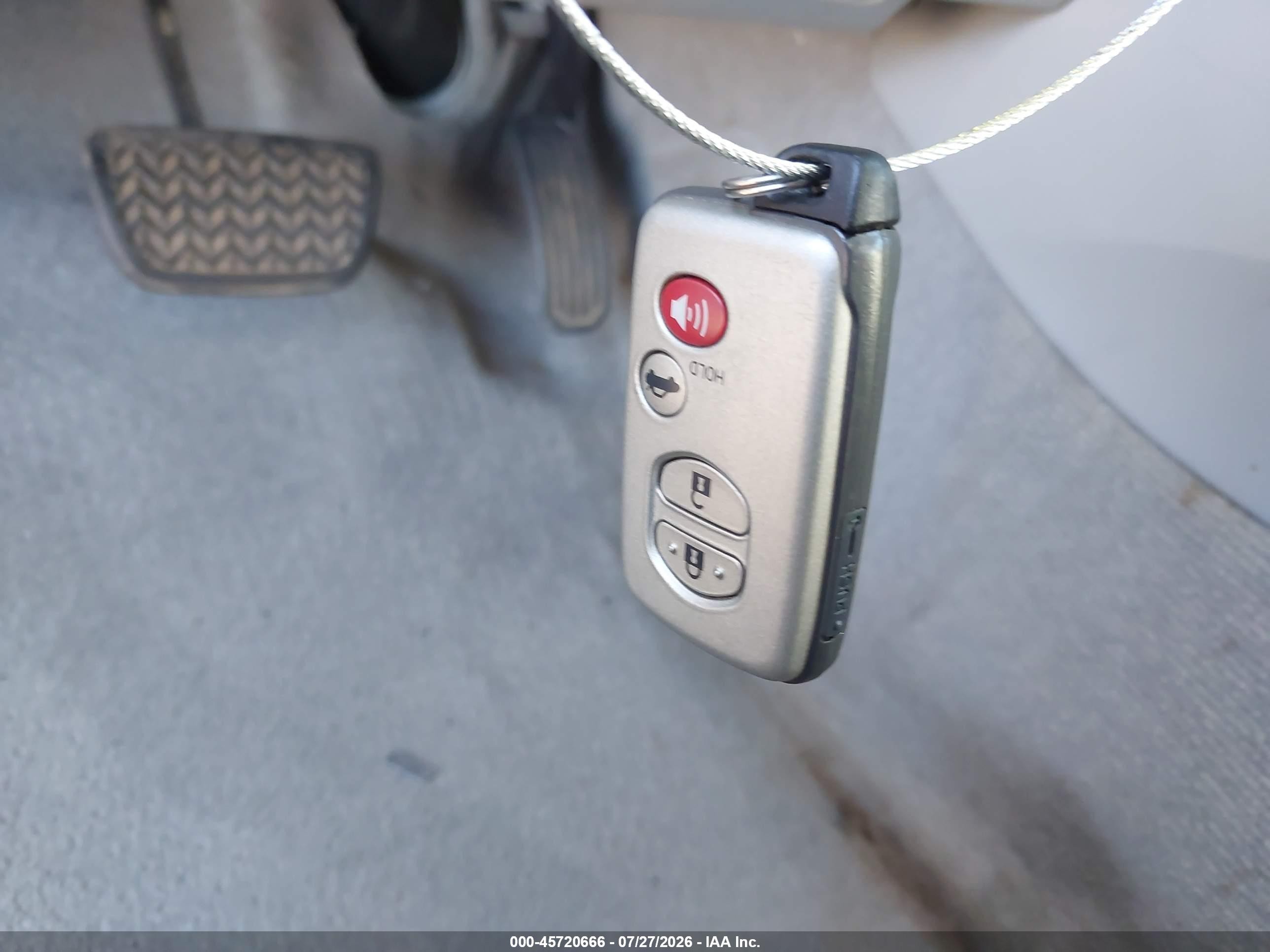 2007 Toyota Camry Hybrid   White vin: JTNBB46K873010217