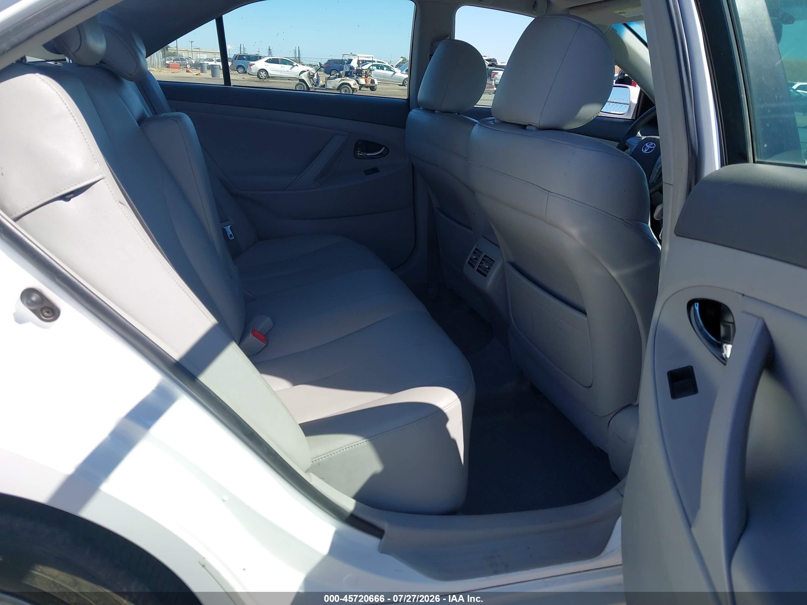 2007 Toyota Camry Hybrid   White vin: JTNBB46K873010217