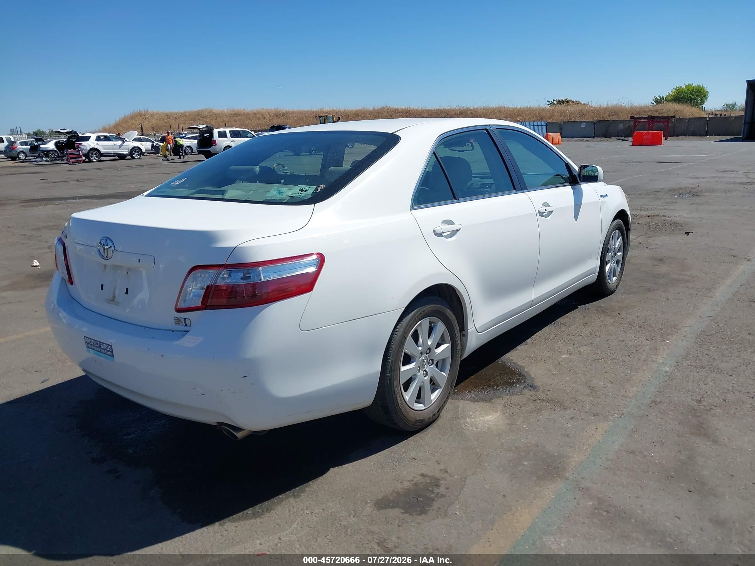2007 Toyota Camry Hybrid   White vin: JTNBB46K873010217