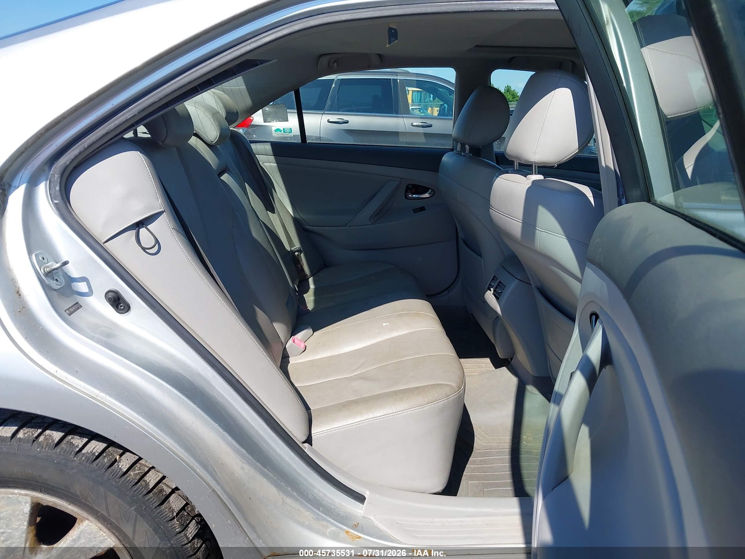 2007 Toyota Camry Hybrid   Silver vin: JTNBB46K973030363