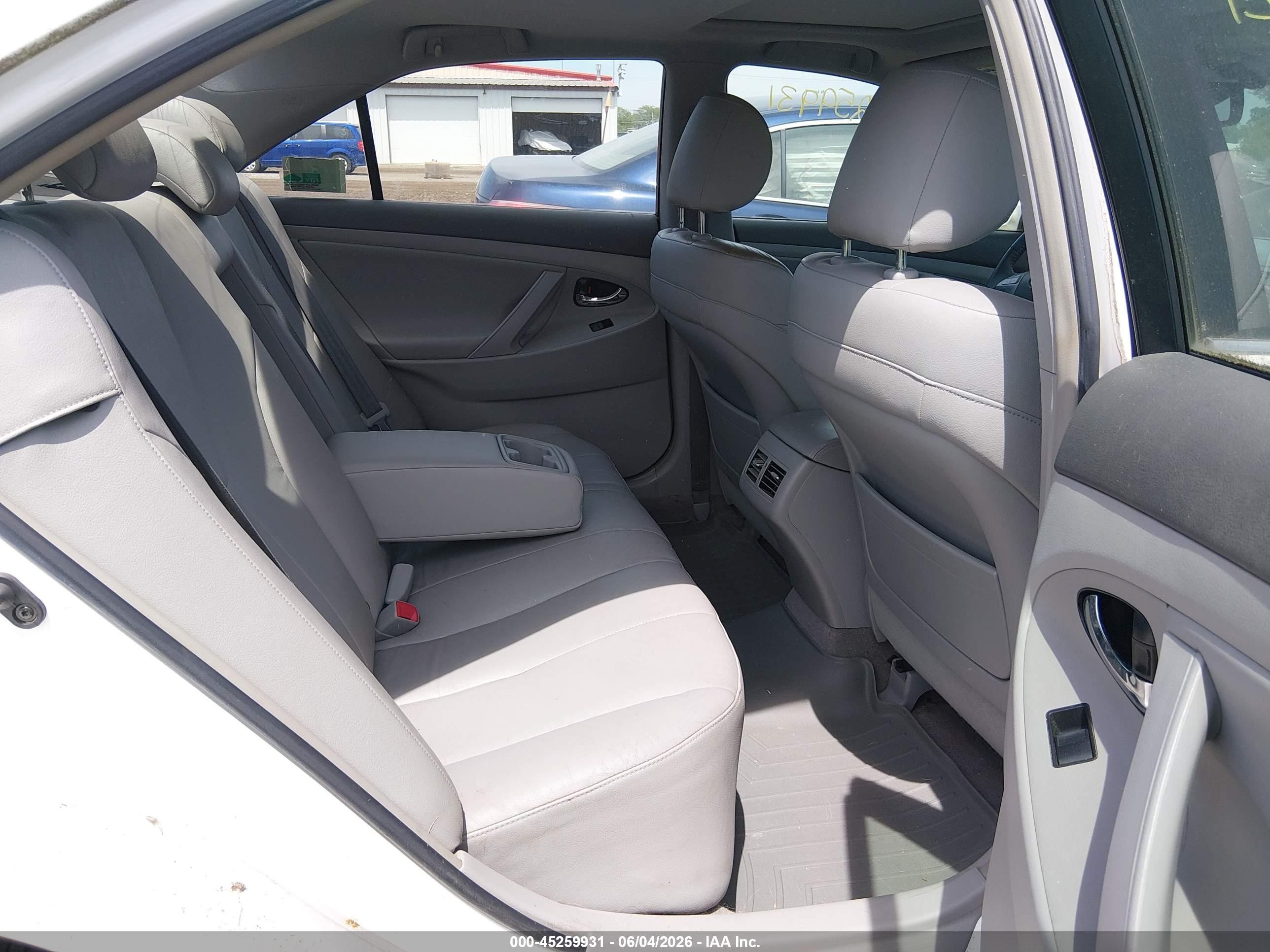 2007 Toyota Camry Hybrid   White vin: JTNBB46KX73009490