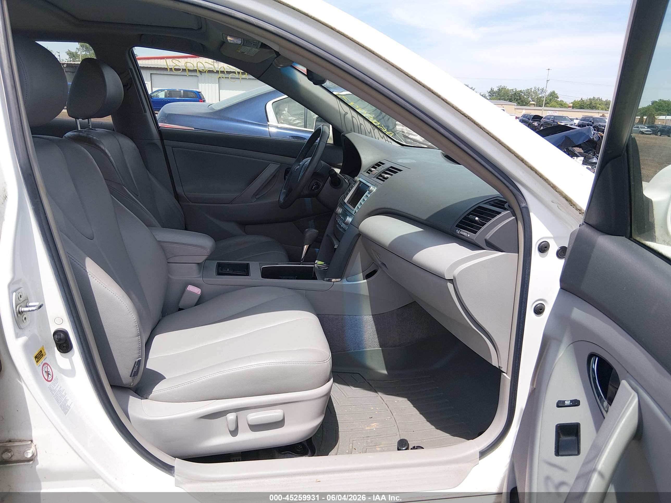 2007 Toyota Camry Hybrid   White vin: JTNBB46KX73009490