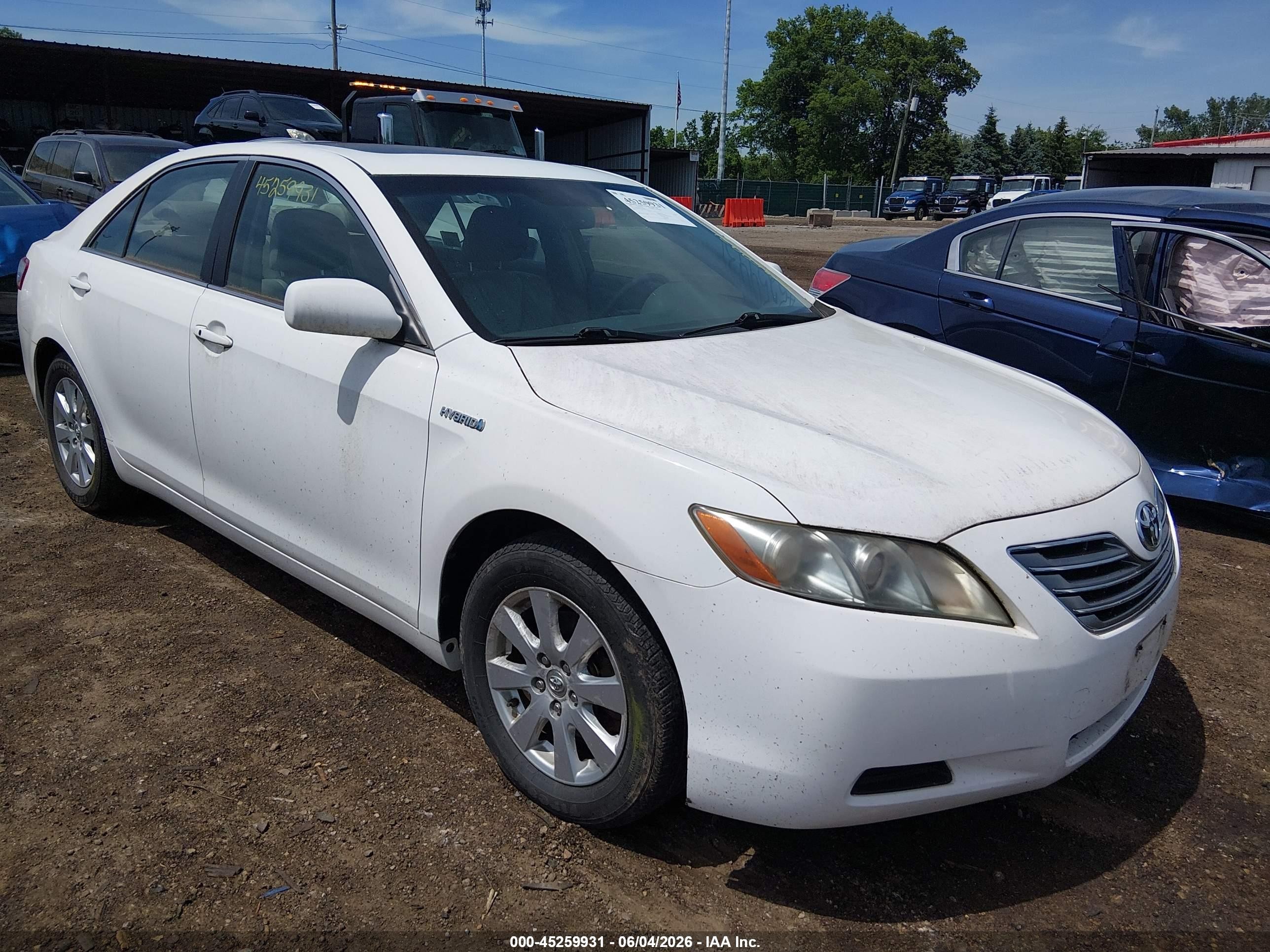 2007 Toyota Camry Hybrid   White vin: JTNBB46KX73009490