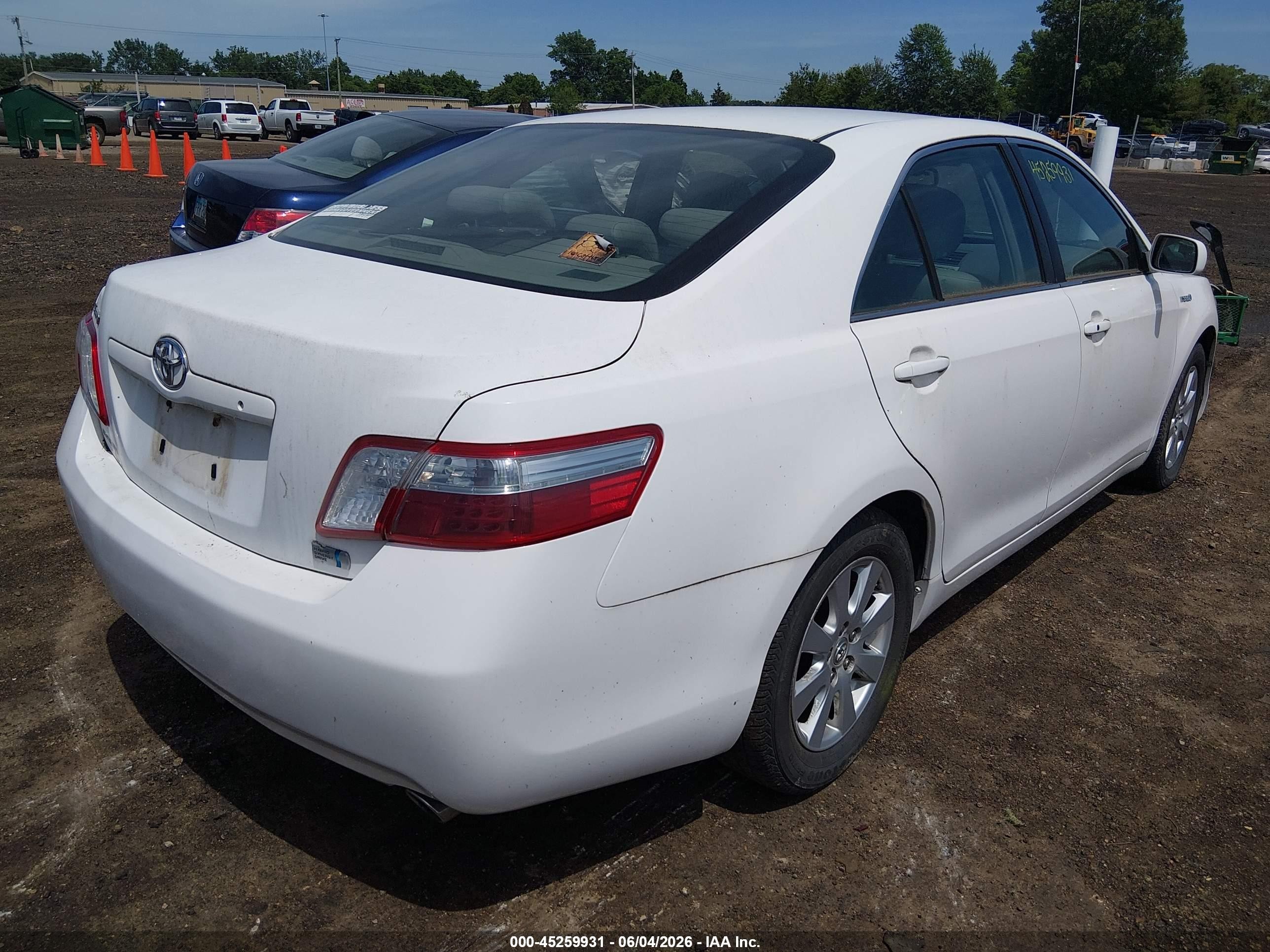 2007 Toyota Camry Hybrid   White vin: JTNBB46KX73009490