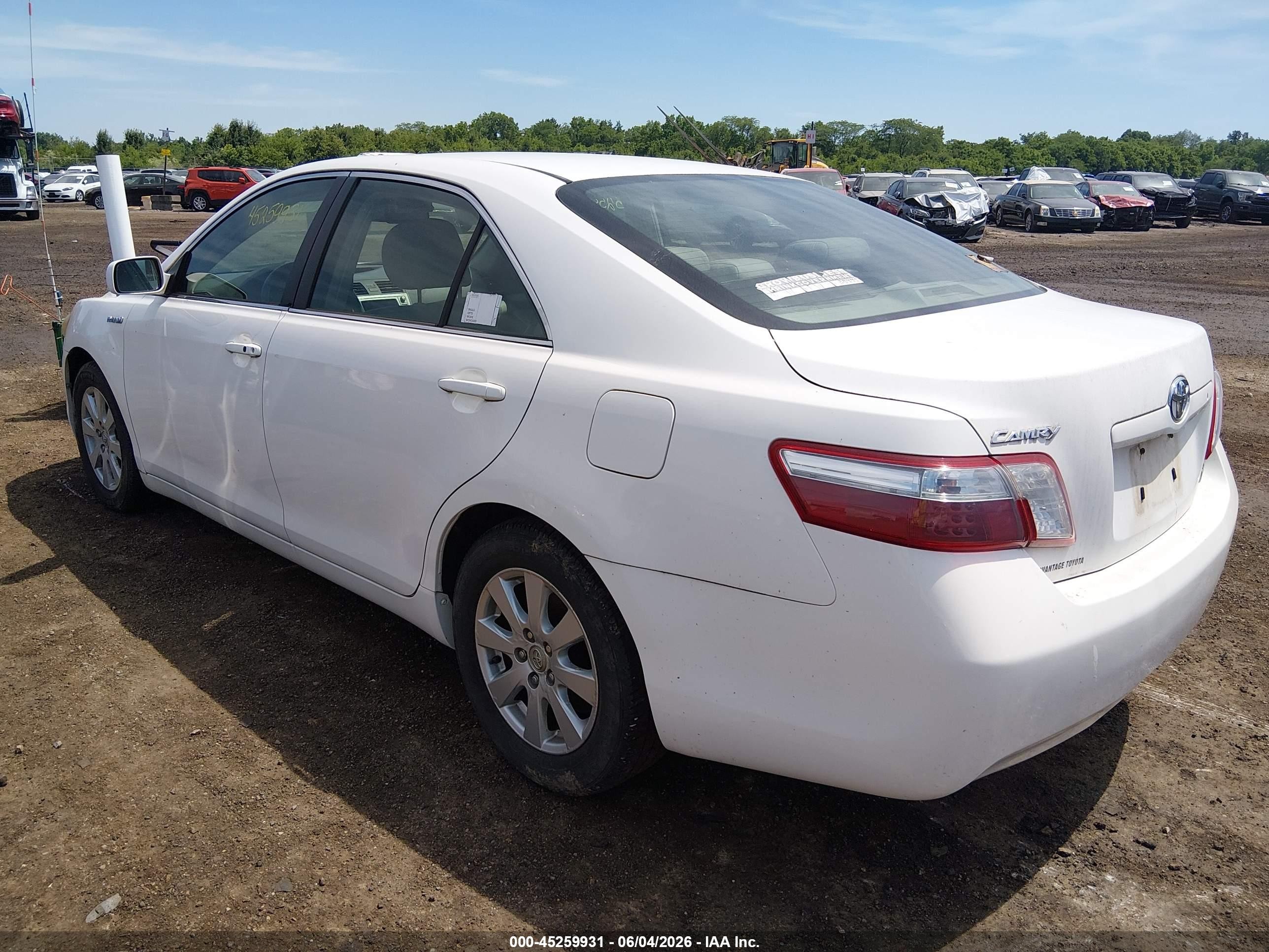 2007 Toyota Camry Hybrid   White vin: JTNBB46KX73009490