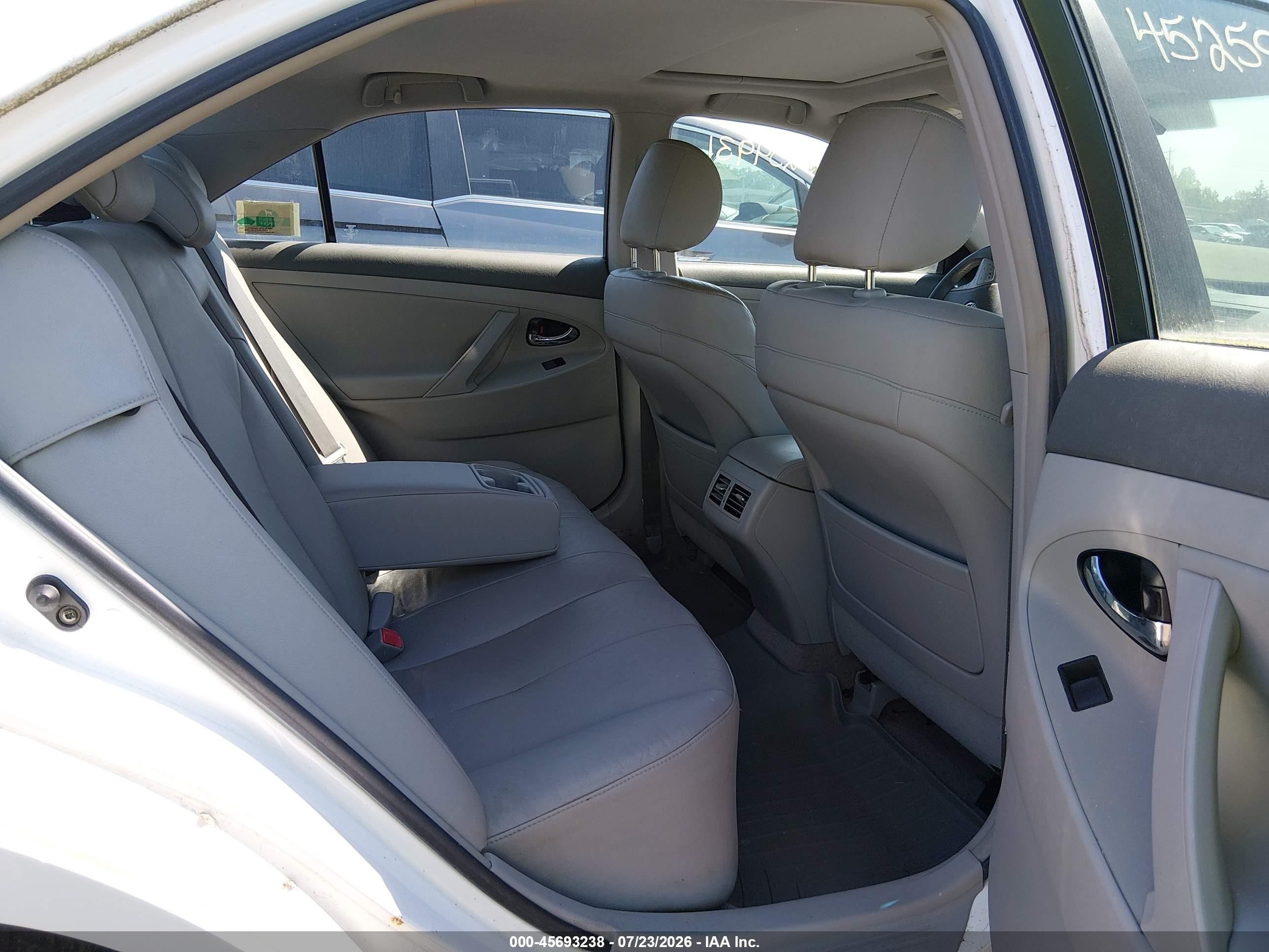 2007 Toyota Camry Hybrid   White vin: JTNBB46KX73009490