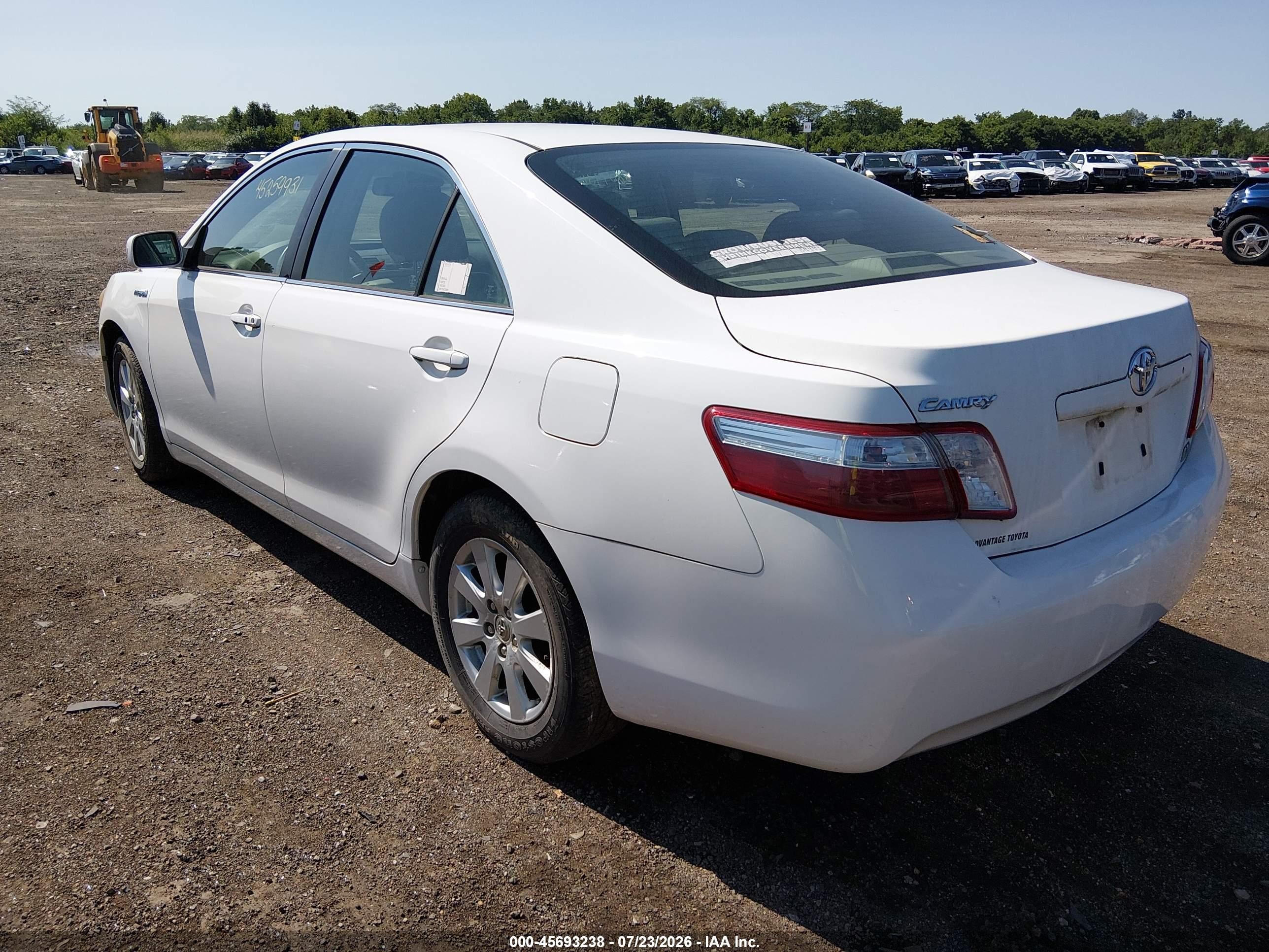 2007 Toyota Camry Hybrid   White vin: JTNBB46KX73009490