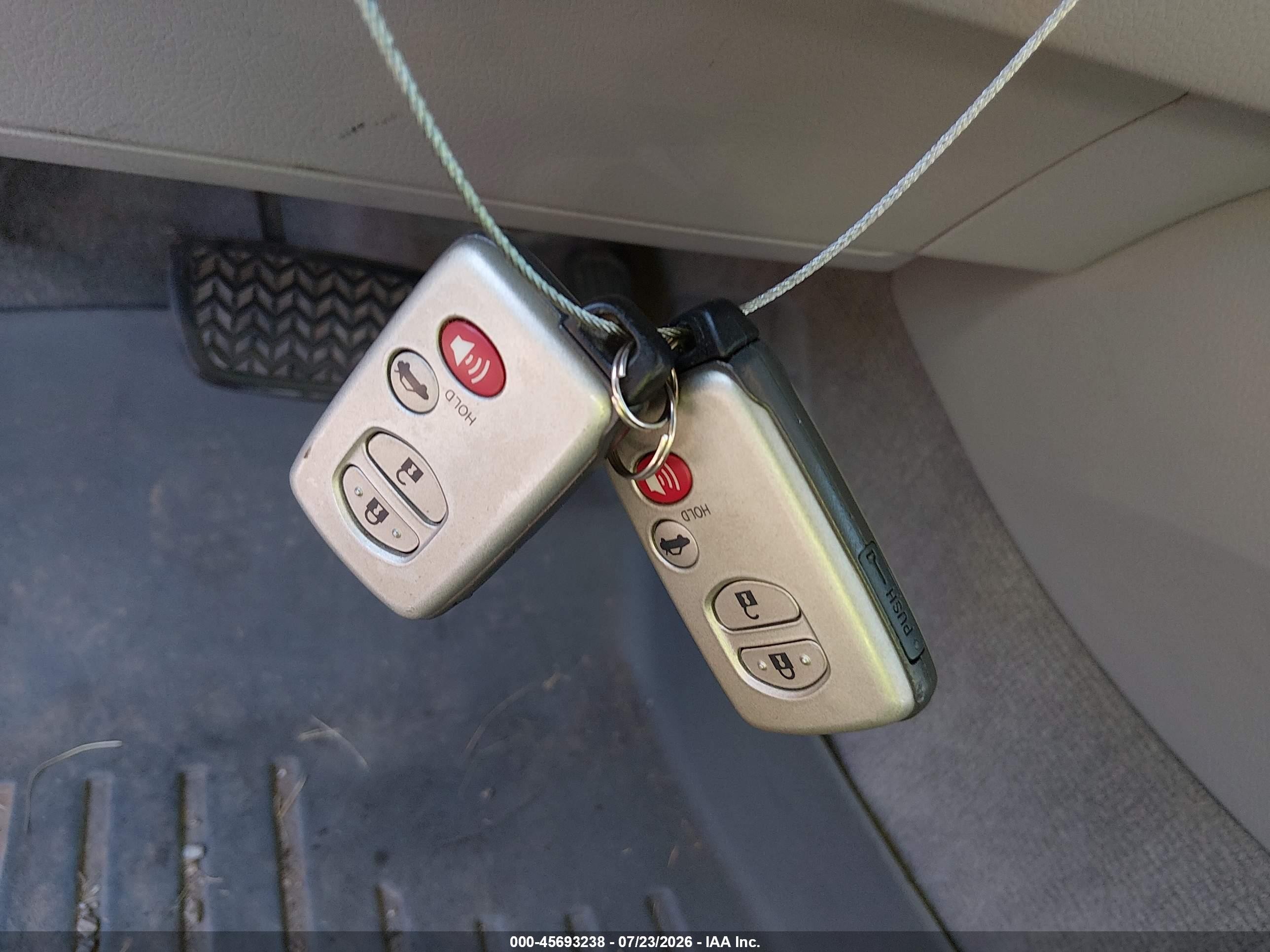 2007 Toyota Camry Hybrid   White vin: JTNBB46KX73009490